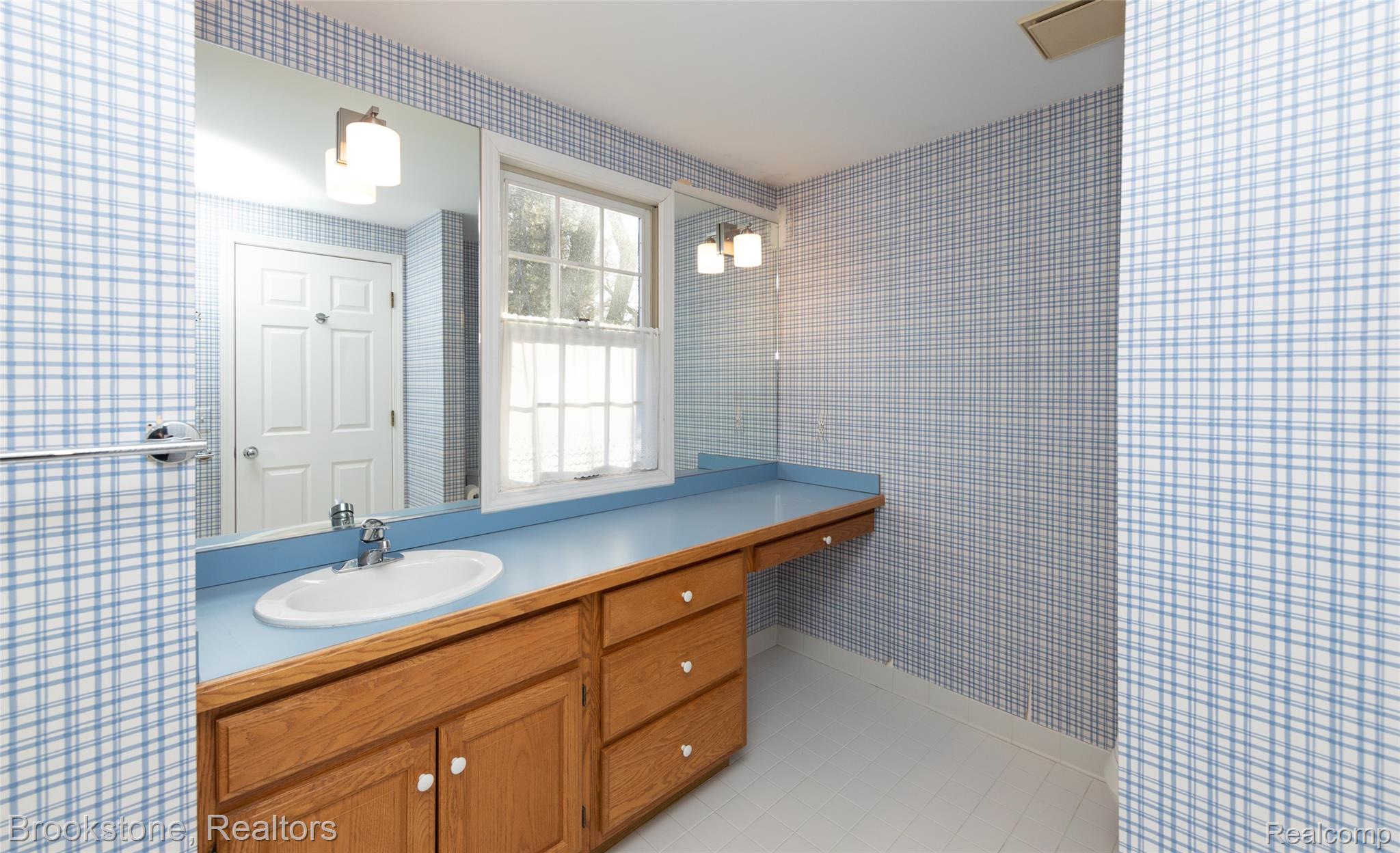 2734 LENOX