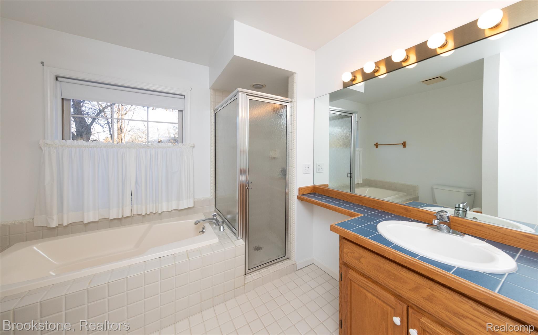 2734 LENOX