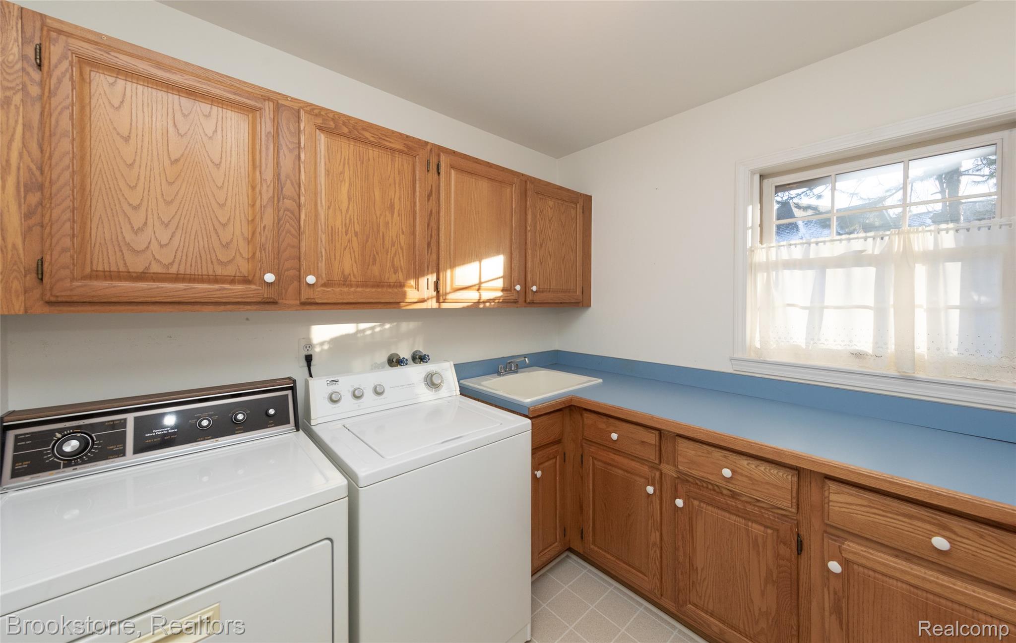 2734 LENOX