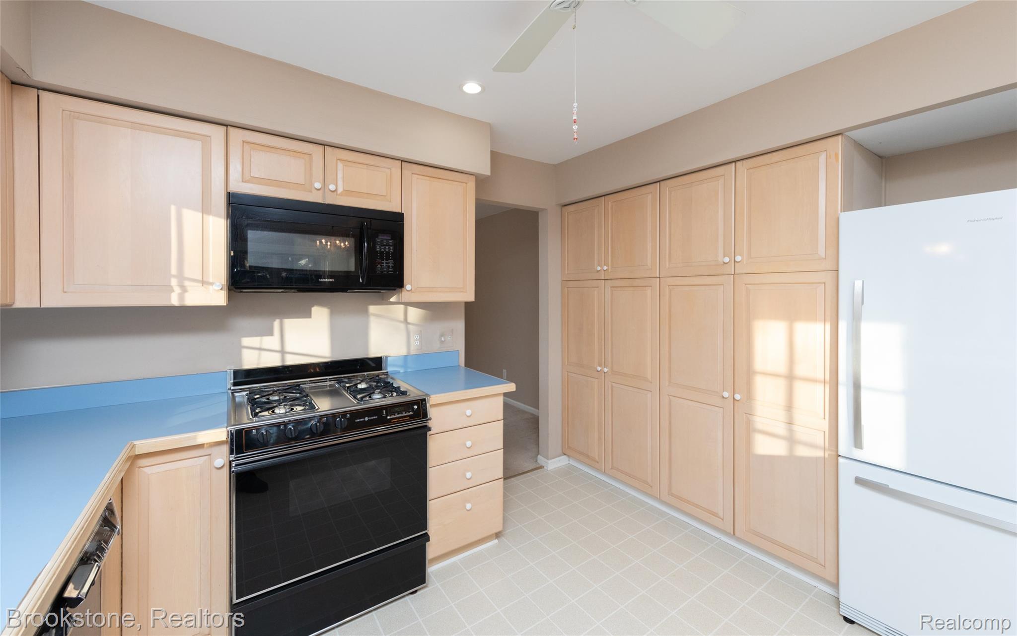 2734 LENOX