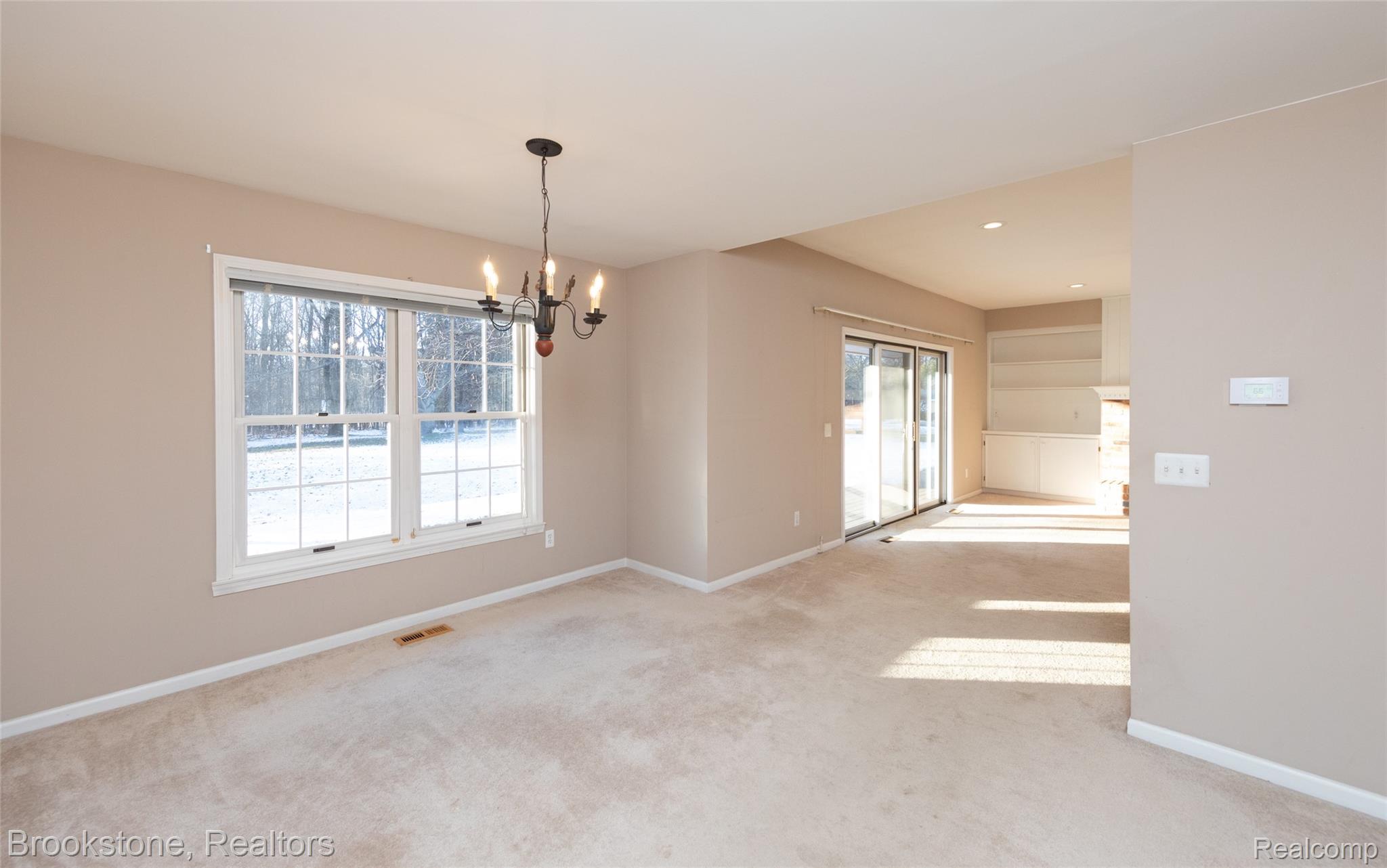 2734 LENOX