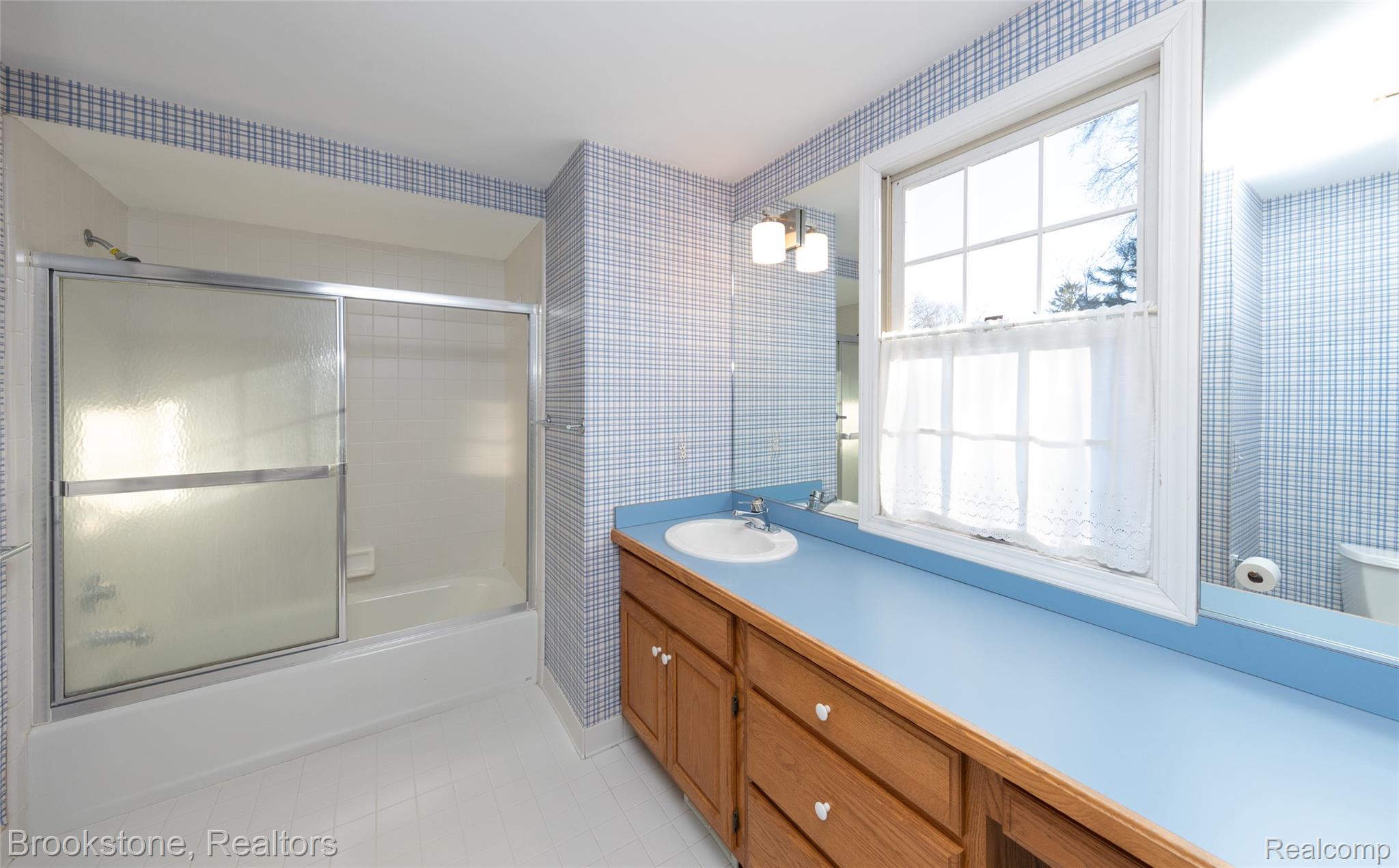 2734 LENOX
