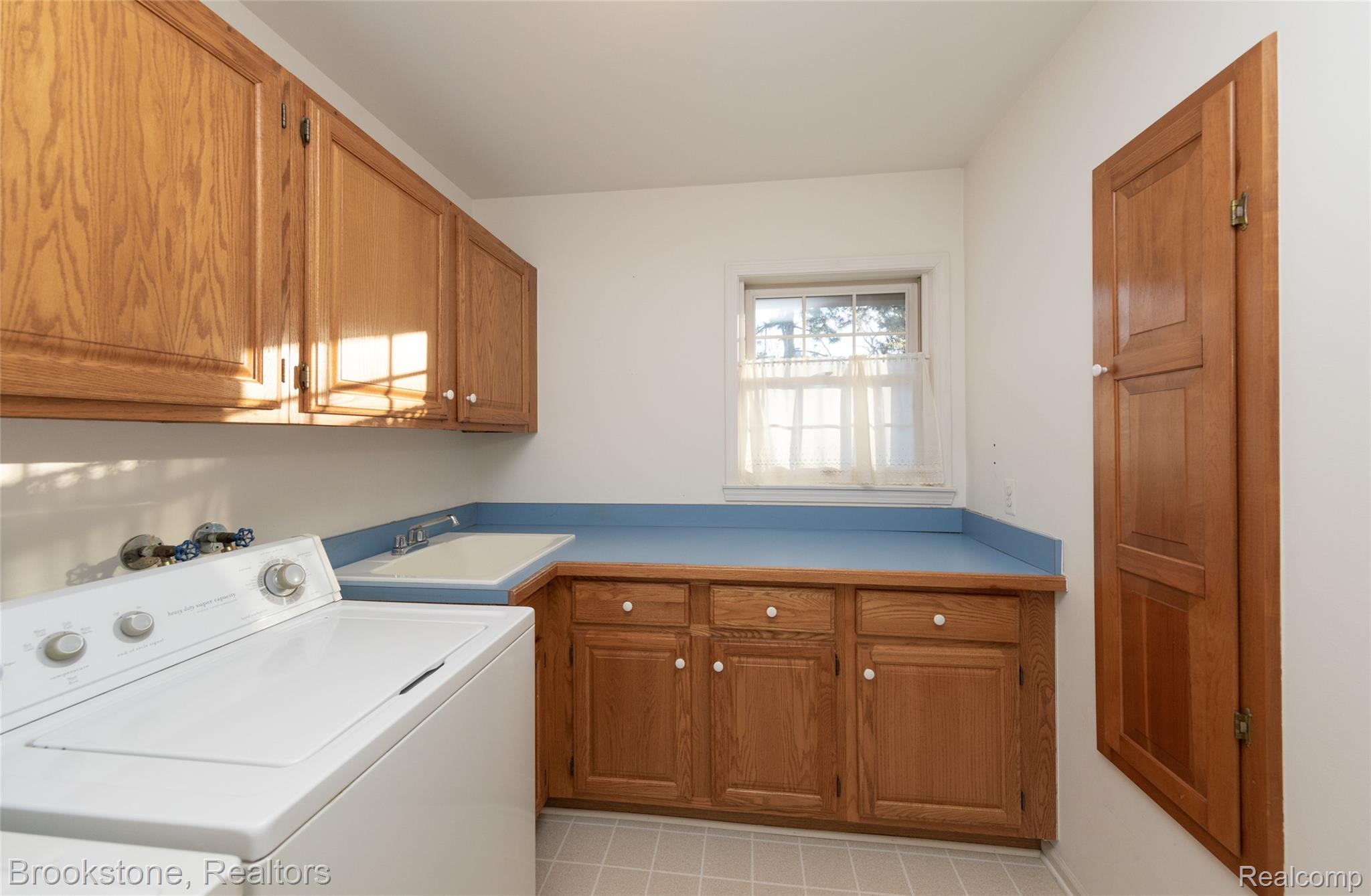 2734 LENOX