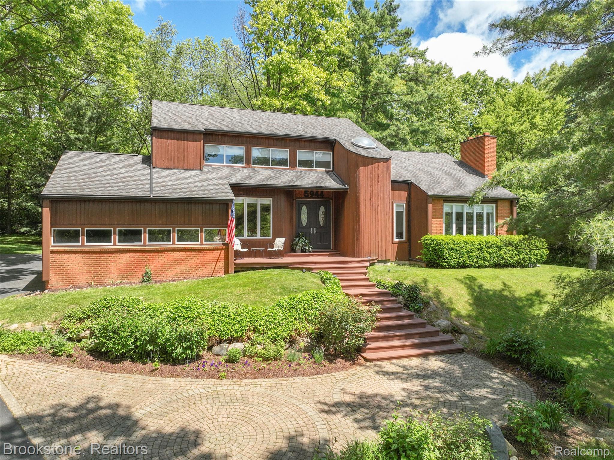 5944 WATERFORD HILL