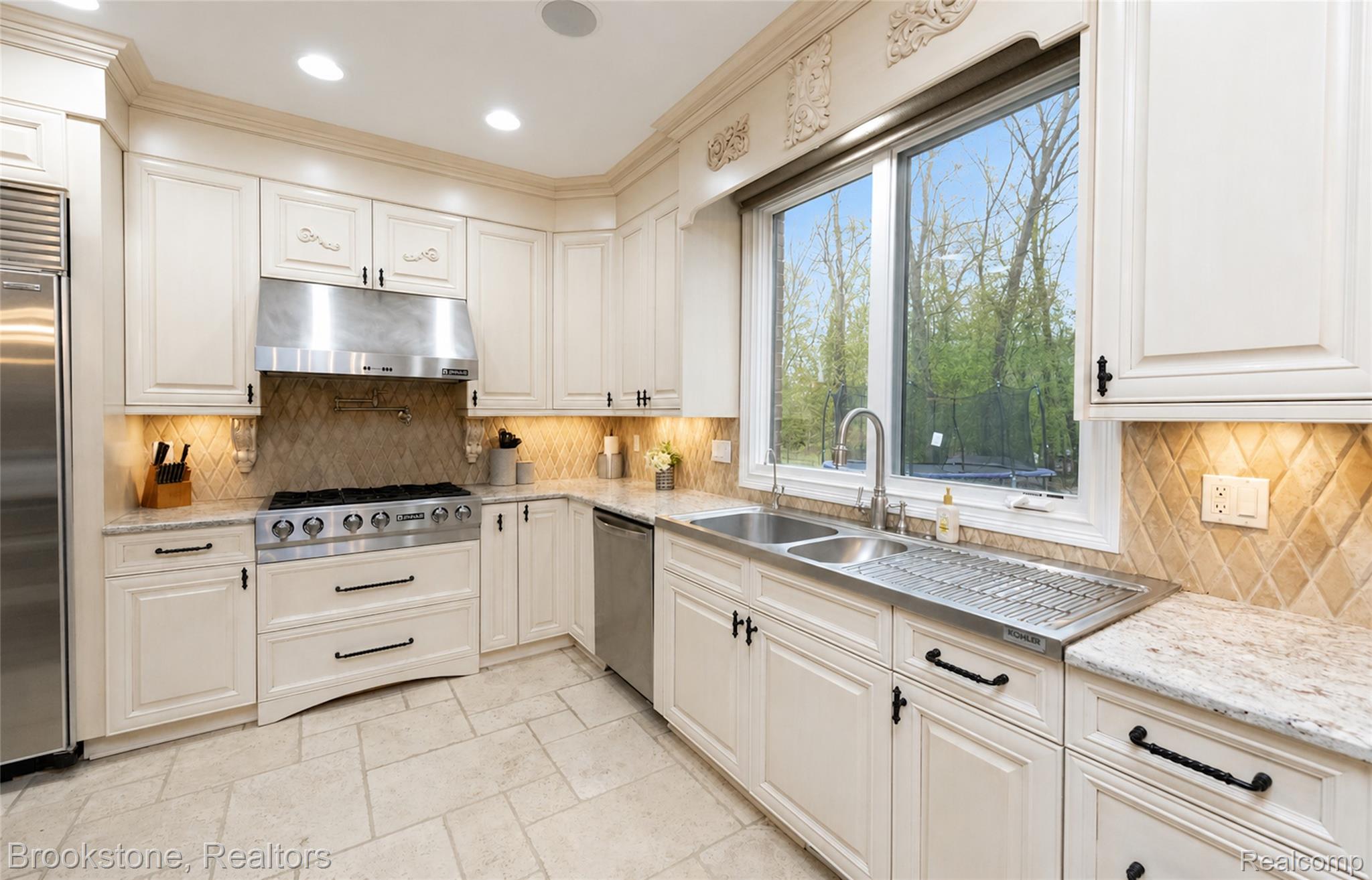 2157 CANTERWOOD