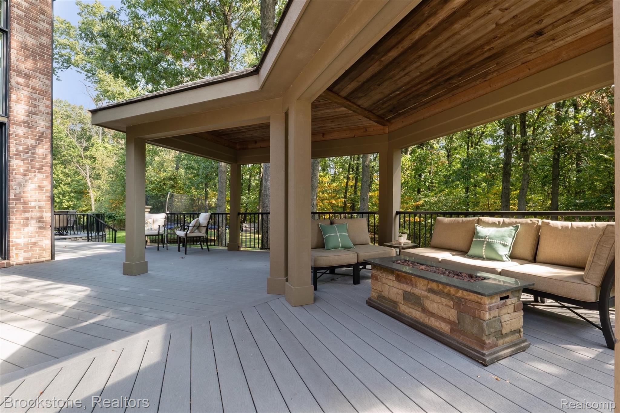 2157 CANTERWOOD
