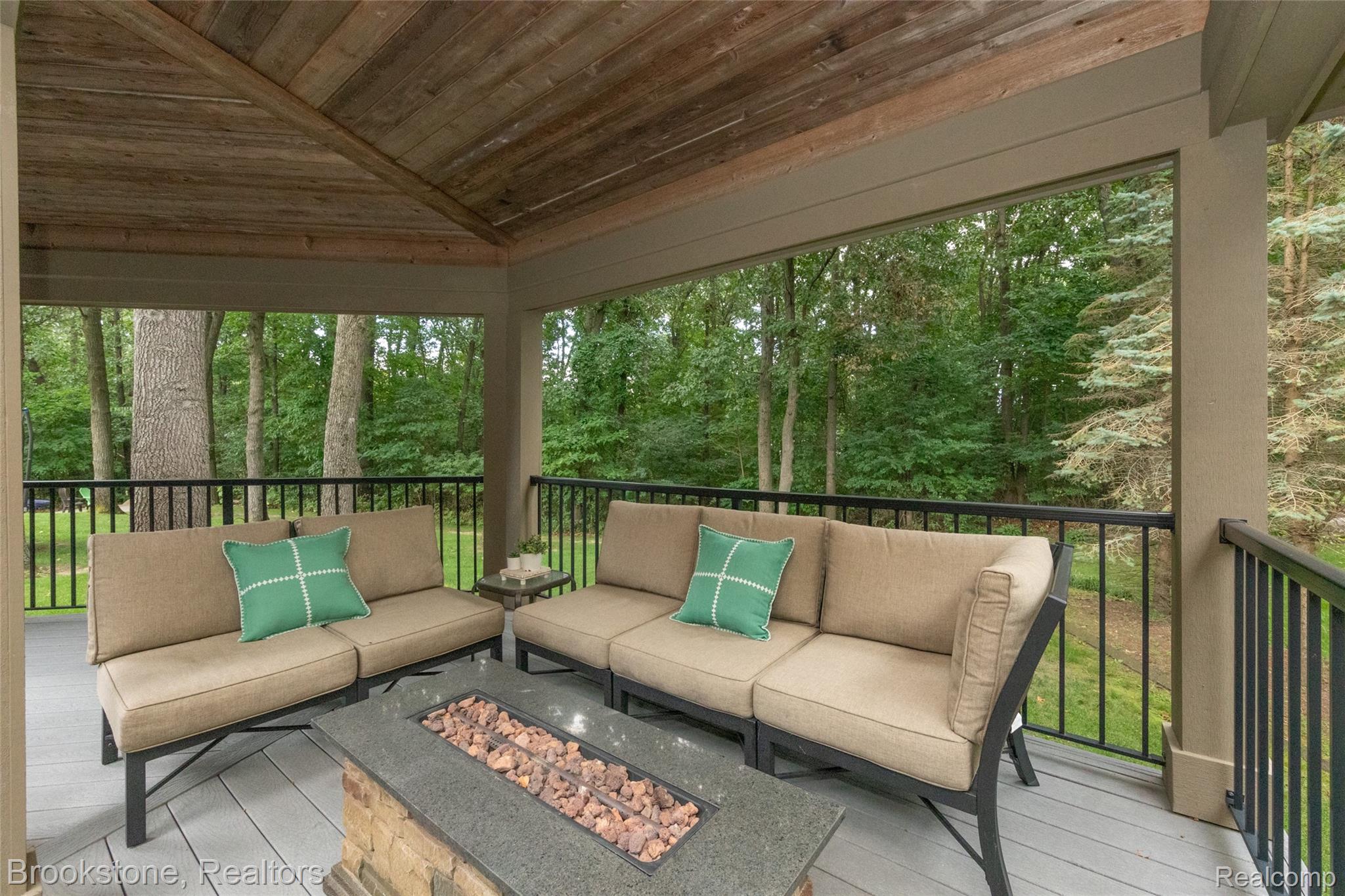 2157 CANTERWOOD