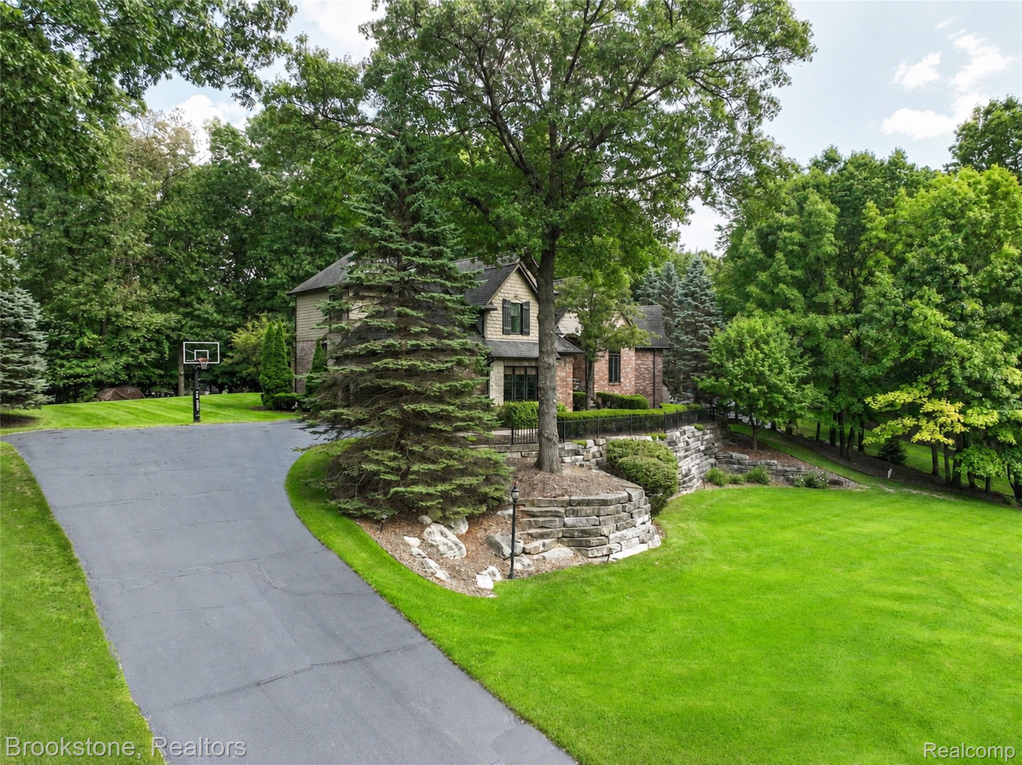 2157 CANTERWOOD