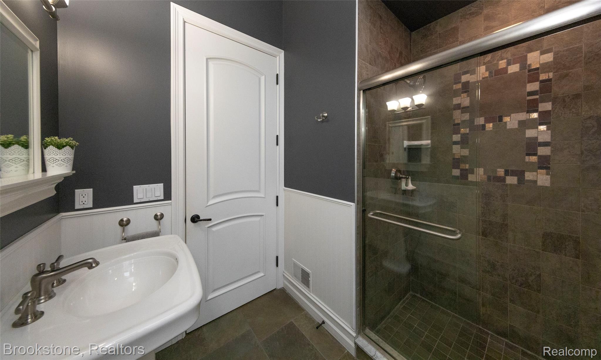 2157 CANTERWOOD