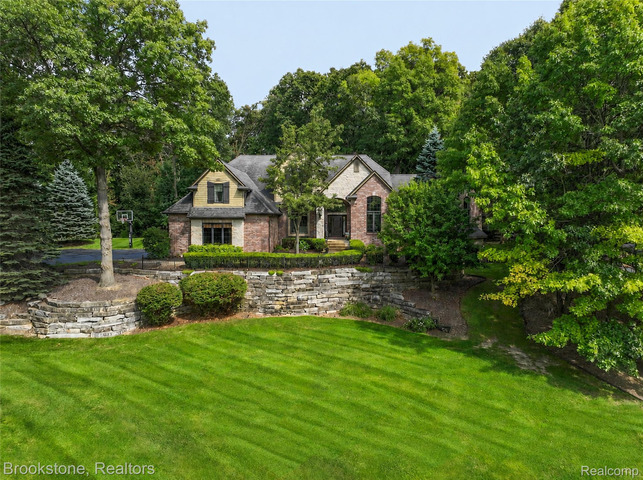 2157 CANTERWOOD
