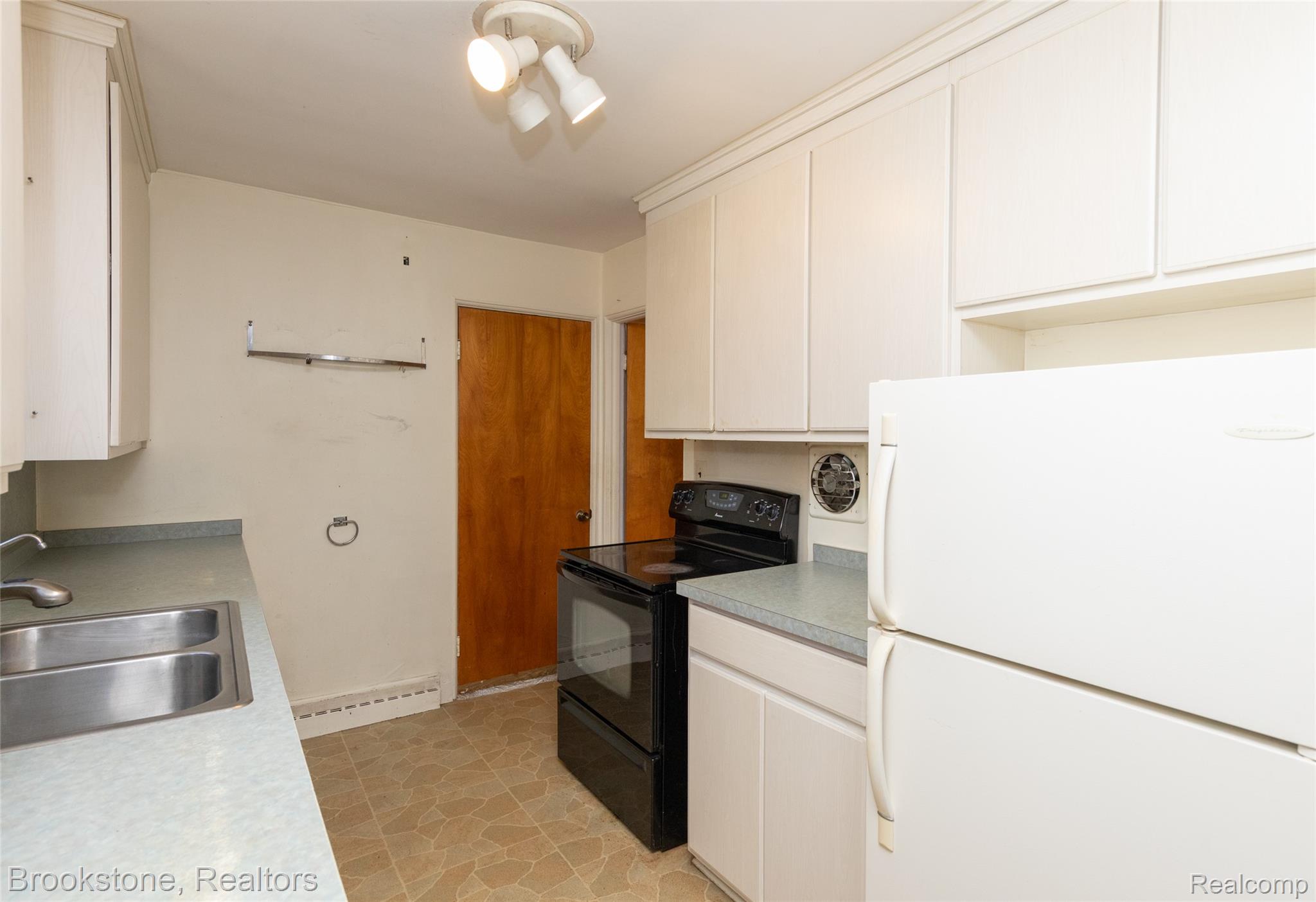 656 S S CASS LAKE Road