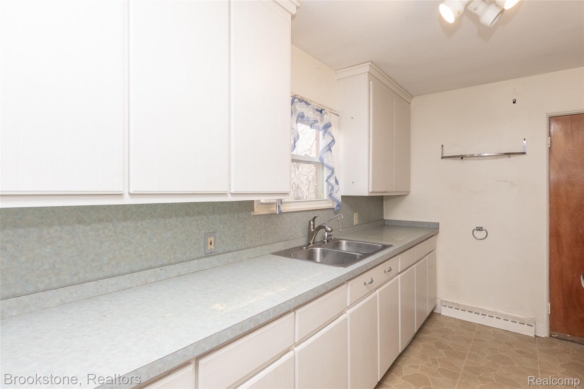 656 S S CASS LAKE Road