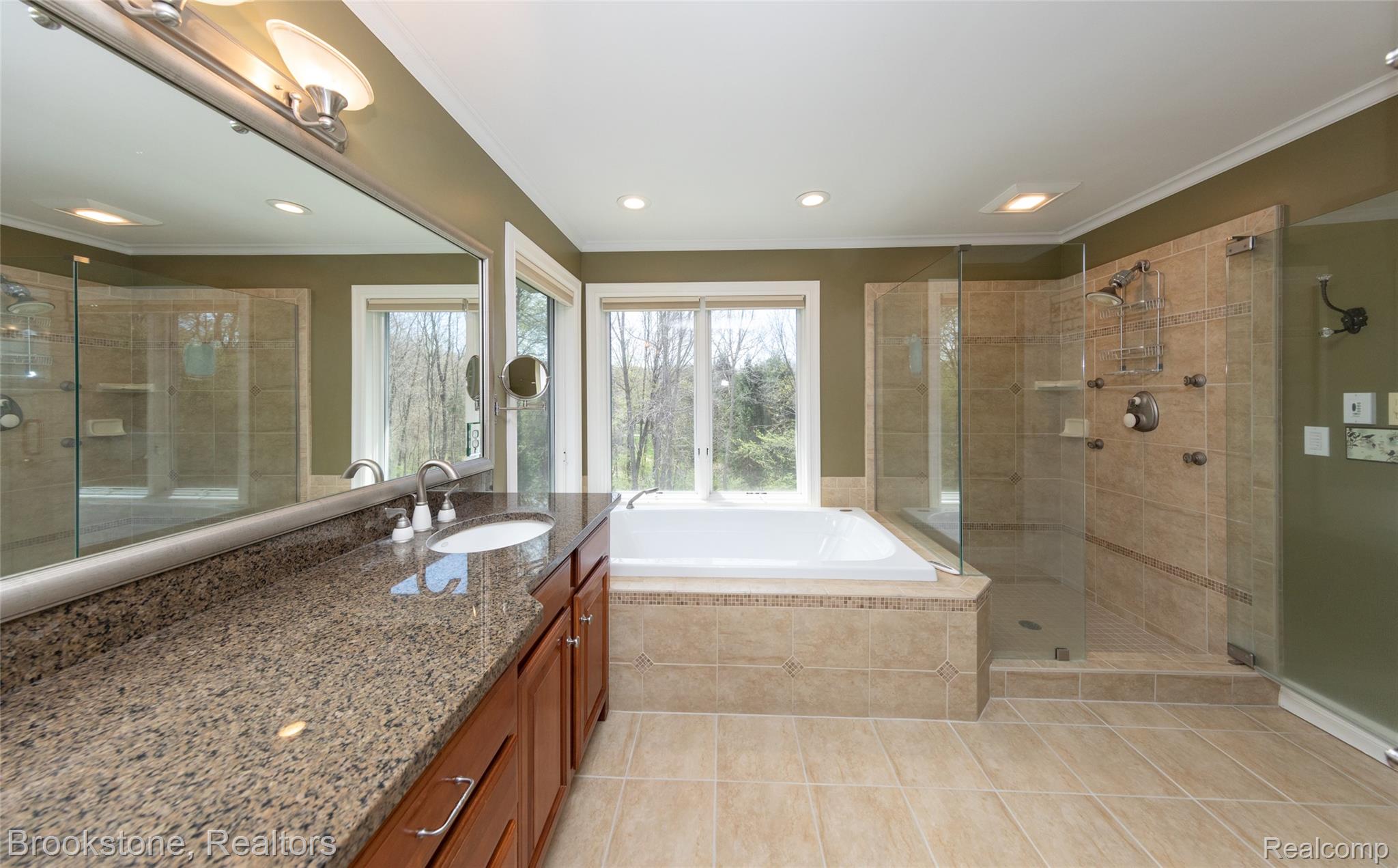9811 KINGSTON POINTE
