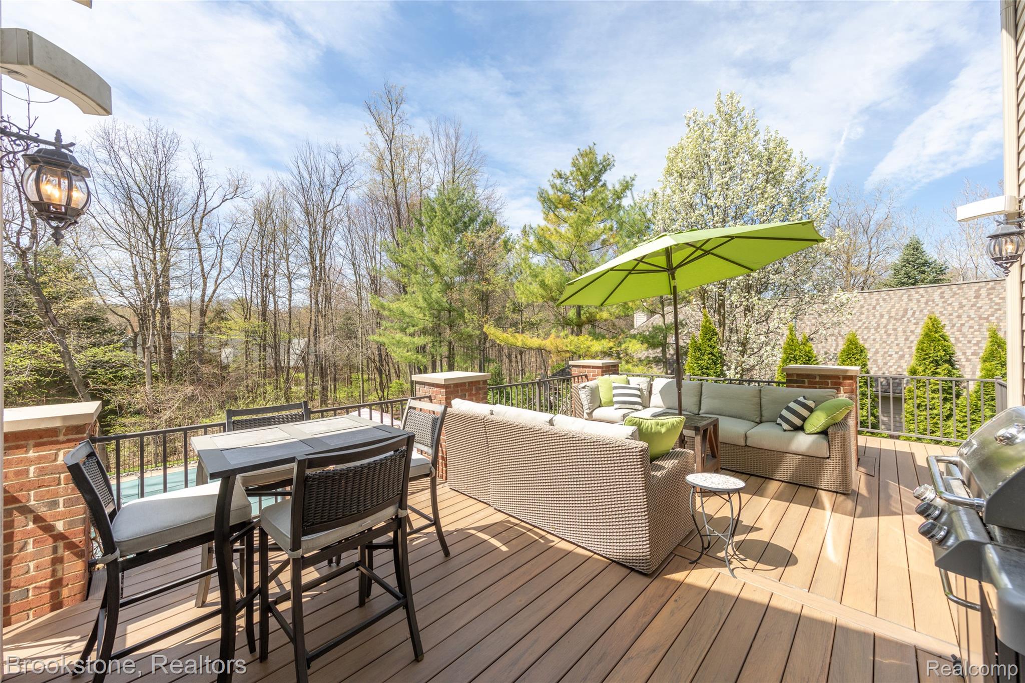 9811 KINGSTON POINTE