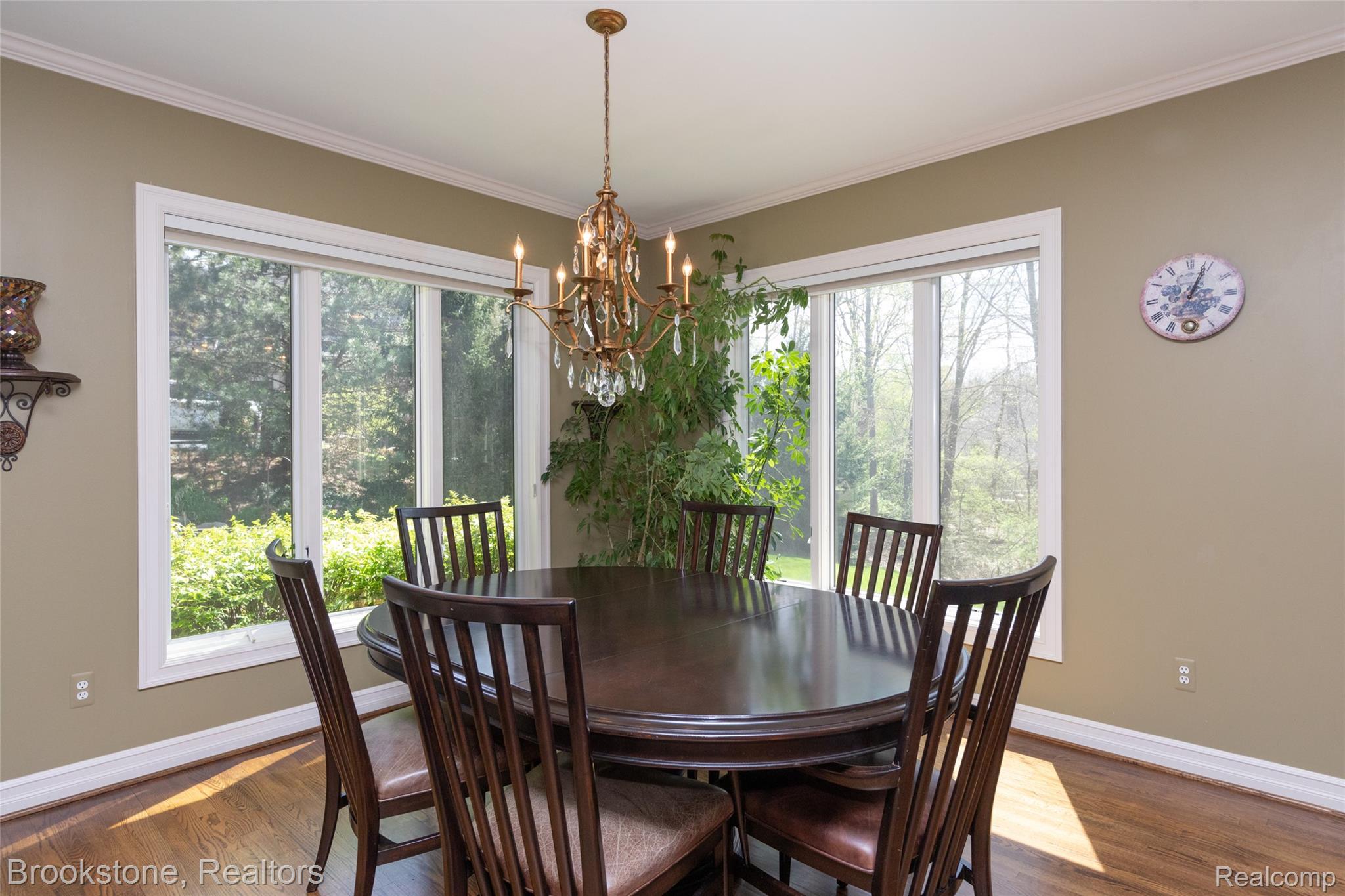 9811 KINGSTON POINTE