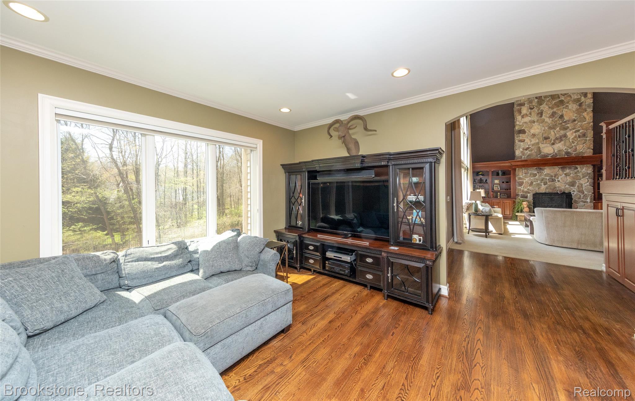 9811 KINGSTON POINTE