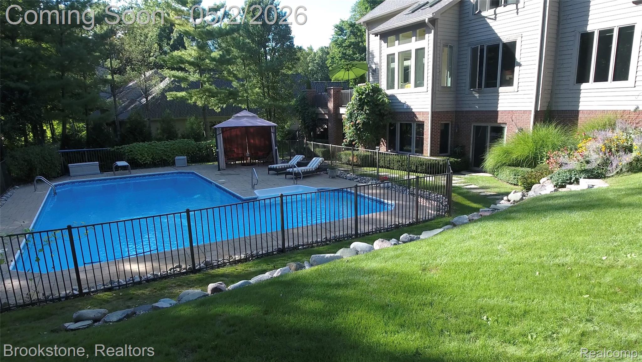 9811 KINGSTON POINTE