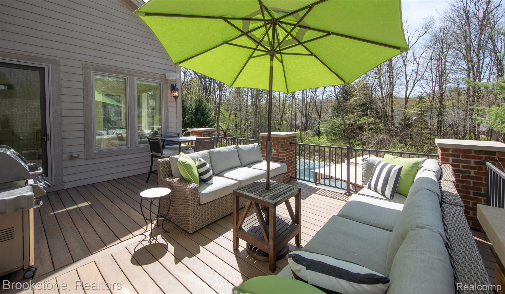 9811 KINGSTON POINTE