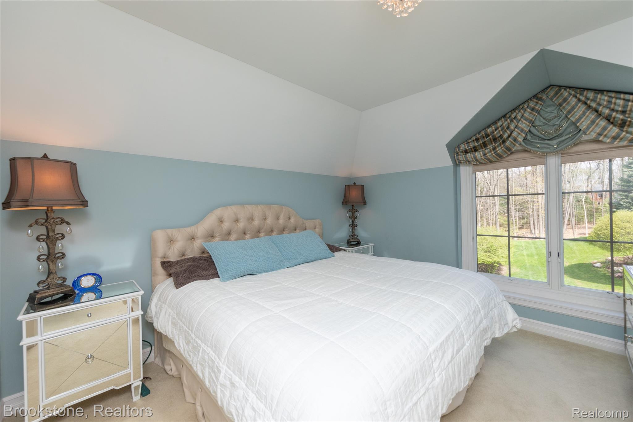 9811 KINGSTON POINTE