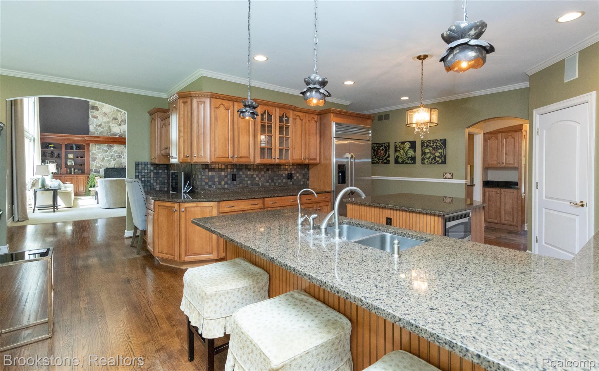 9811 KINGSTON POINTE