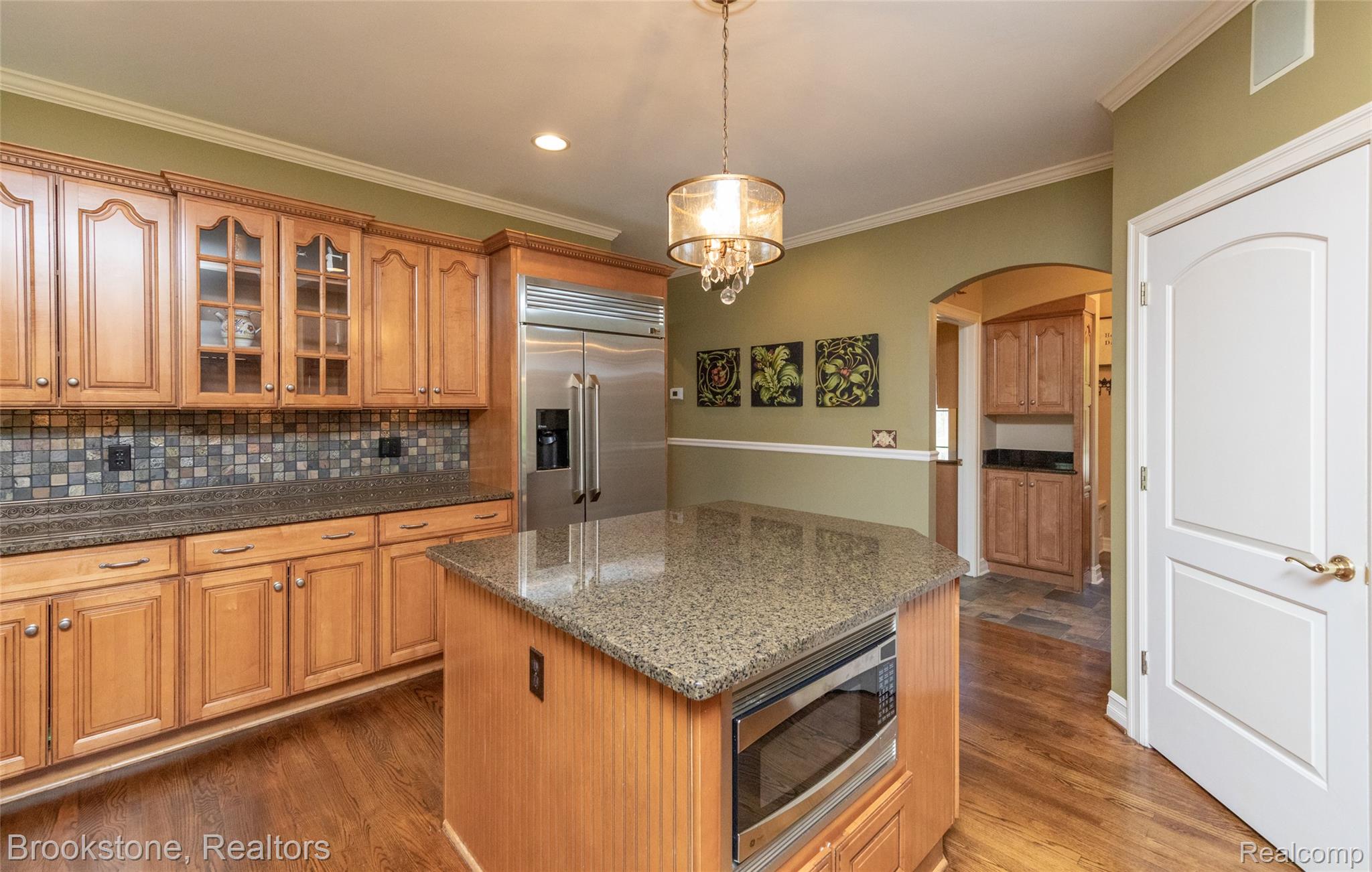 9811 KINGSTON POINTE