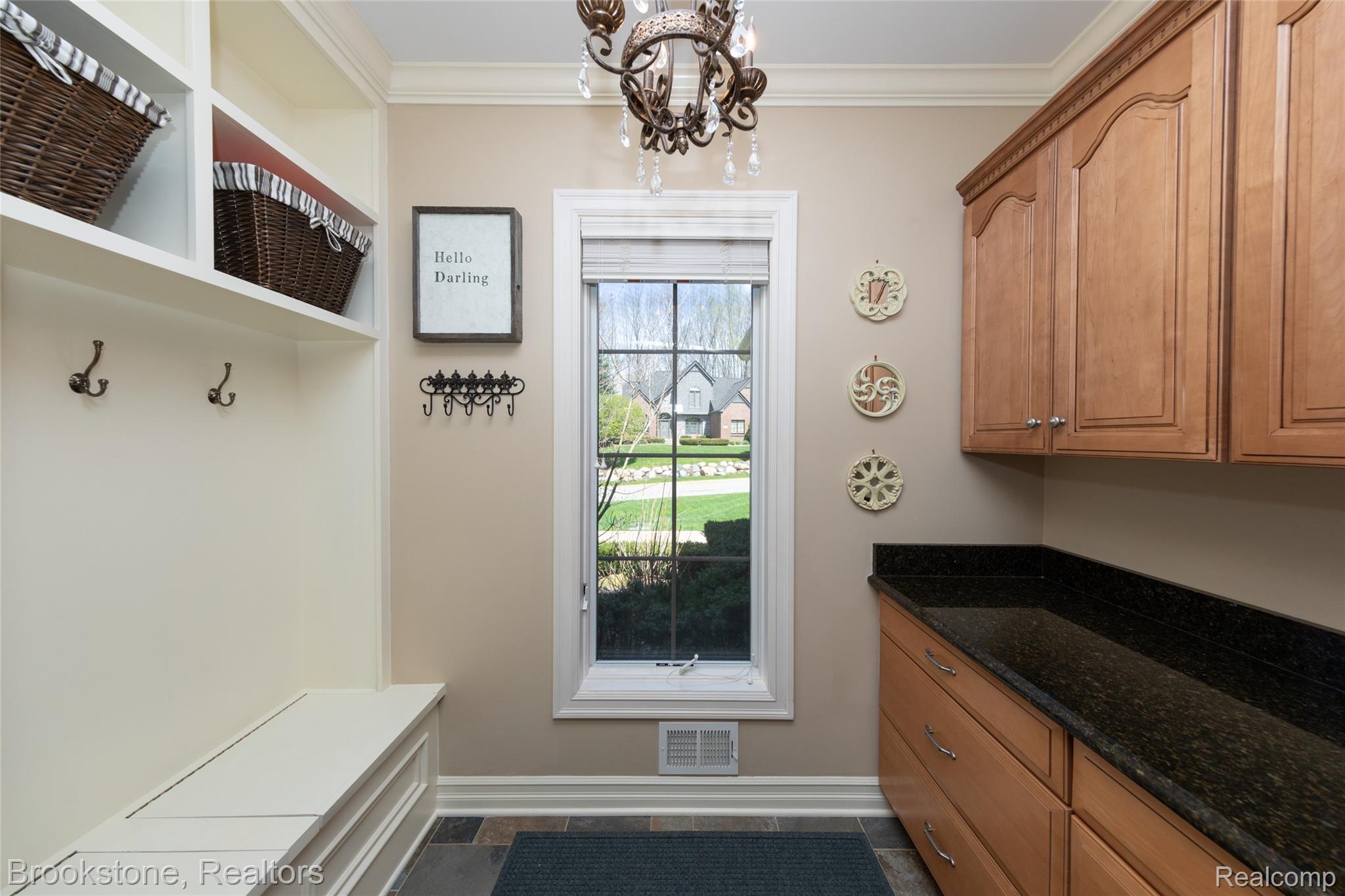 9811 KINGSTON POINTE