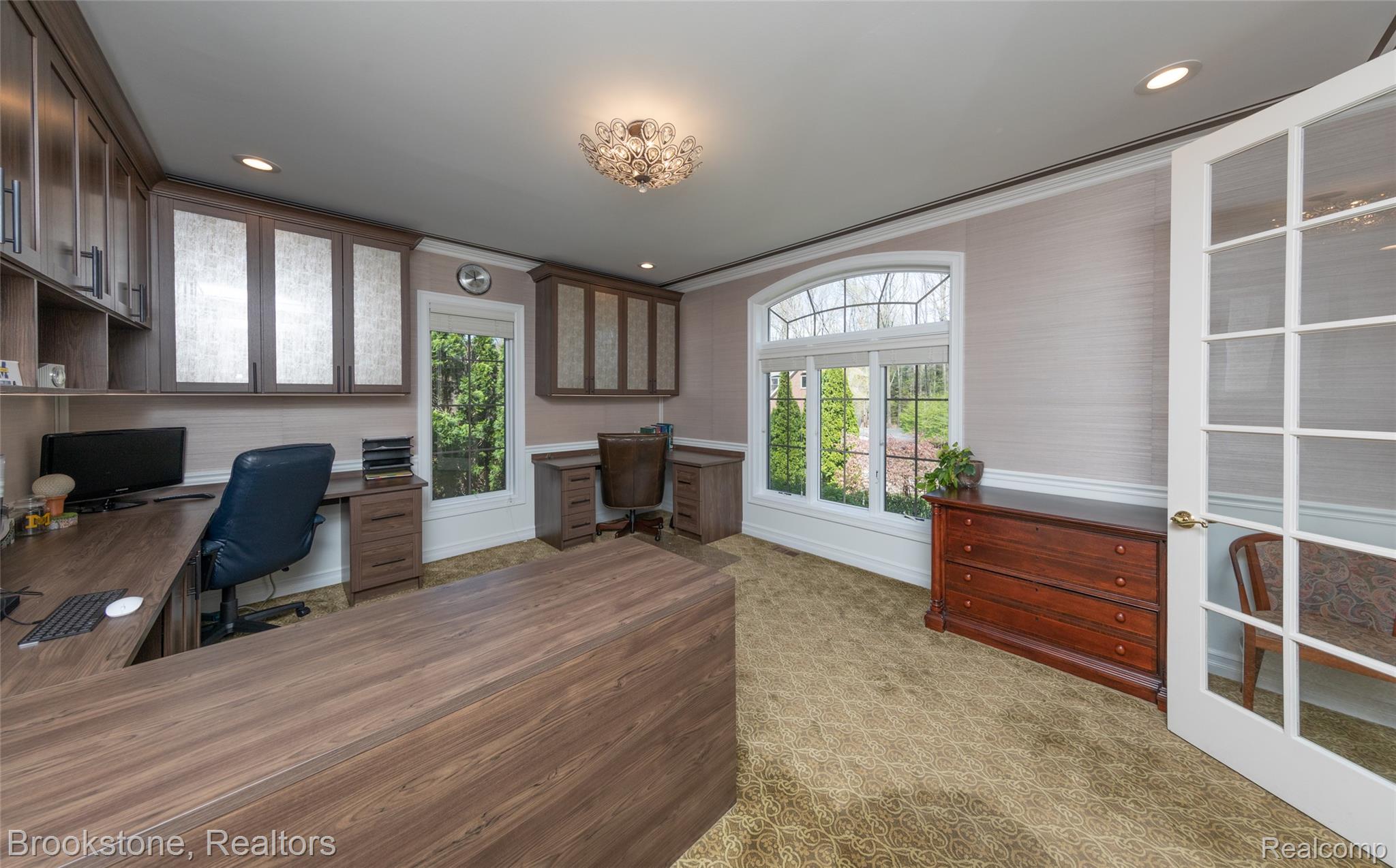 9811 KINGSTON POINTE