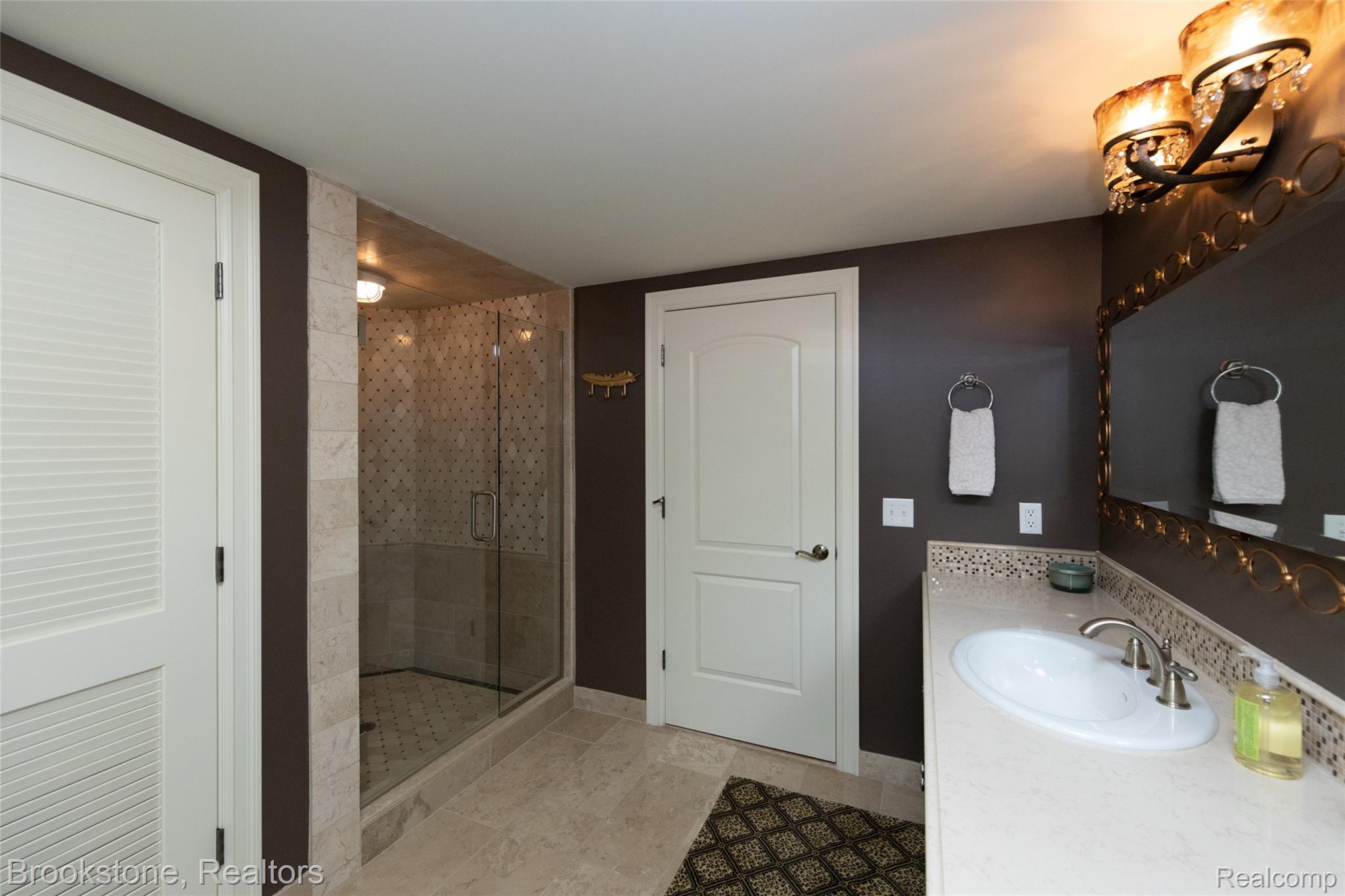 9811 KINGSTON POINTE