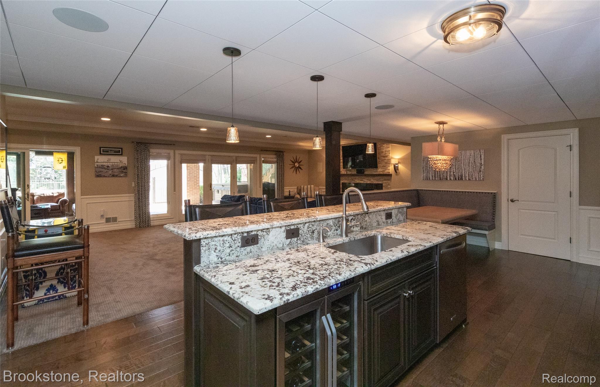 9811 KINGSTON POINTE