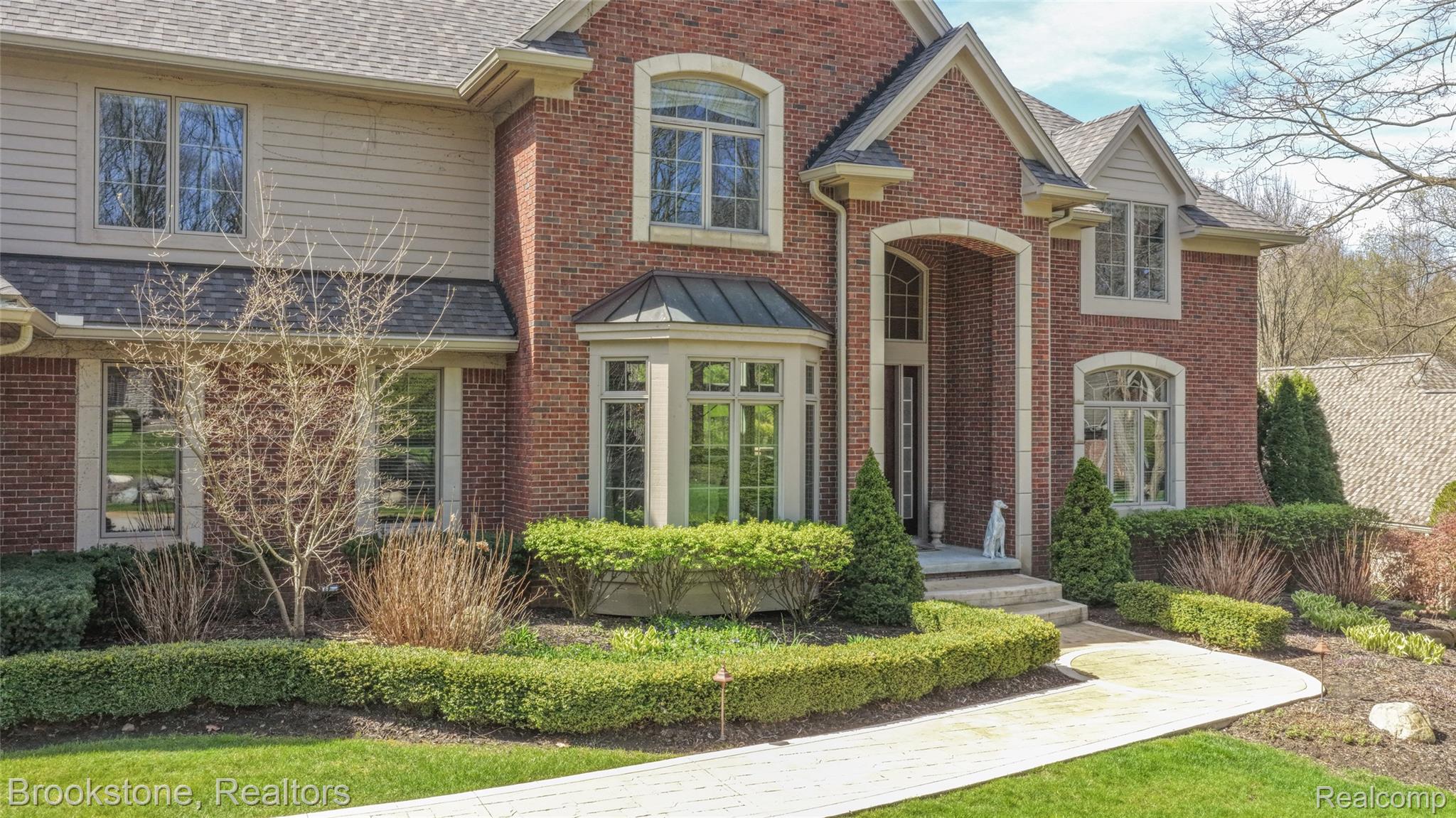 9811 KINGSTON POINTE