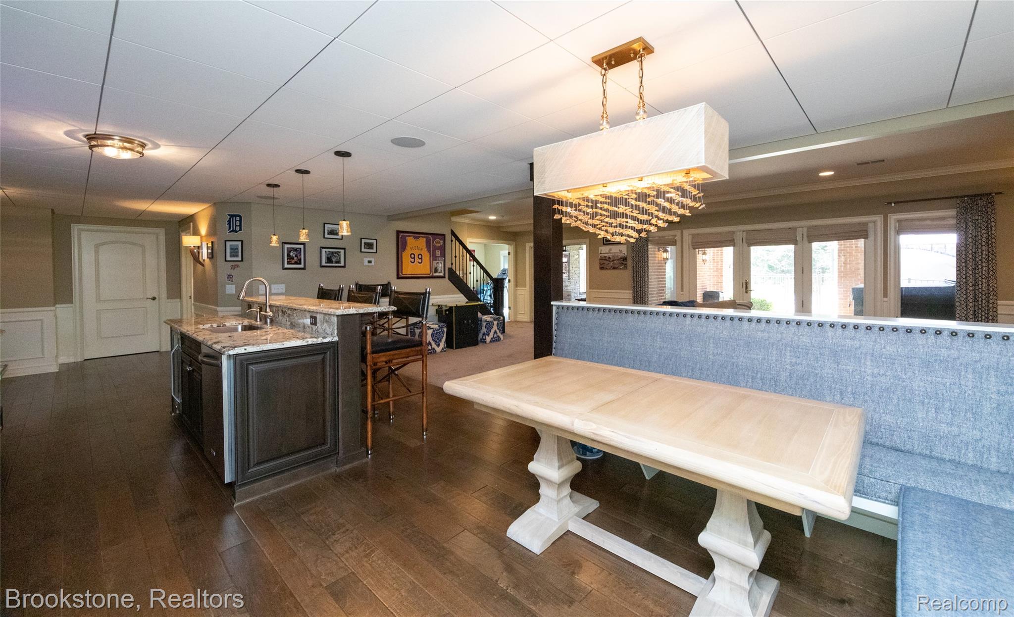 9811 KINGSTON POINTE