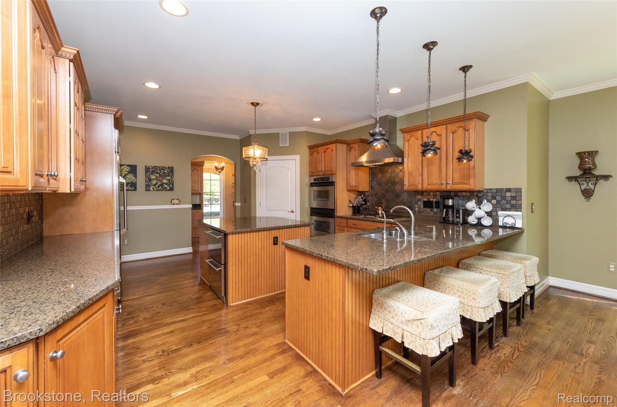 9811 KINGSTON POINTE