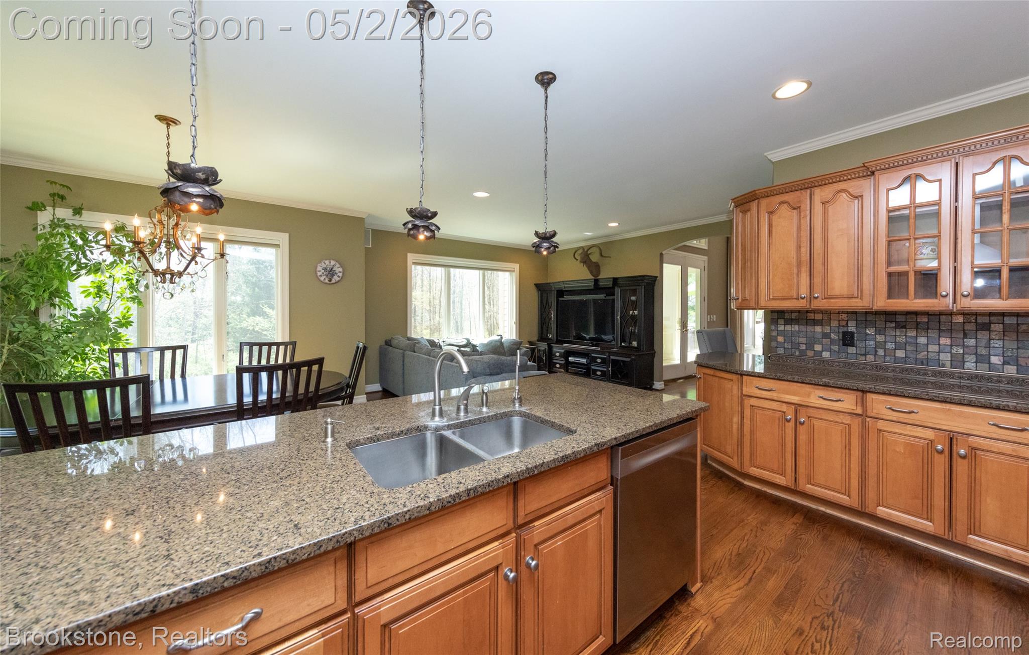 9811 KINGSTON POINTE