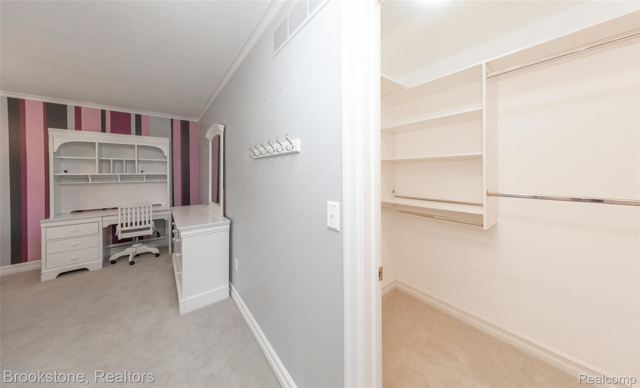 9811 KINGSTON POINTE
