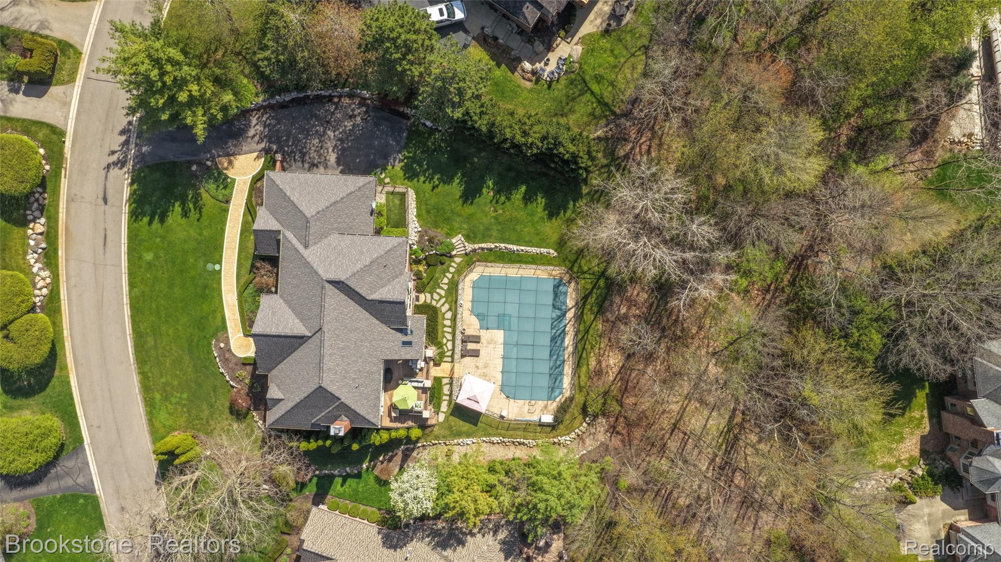 9811 KINGSTON POINTE