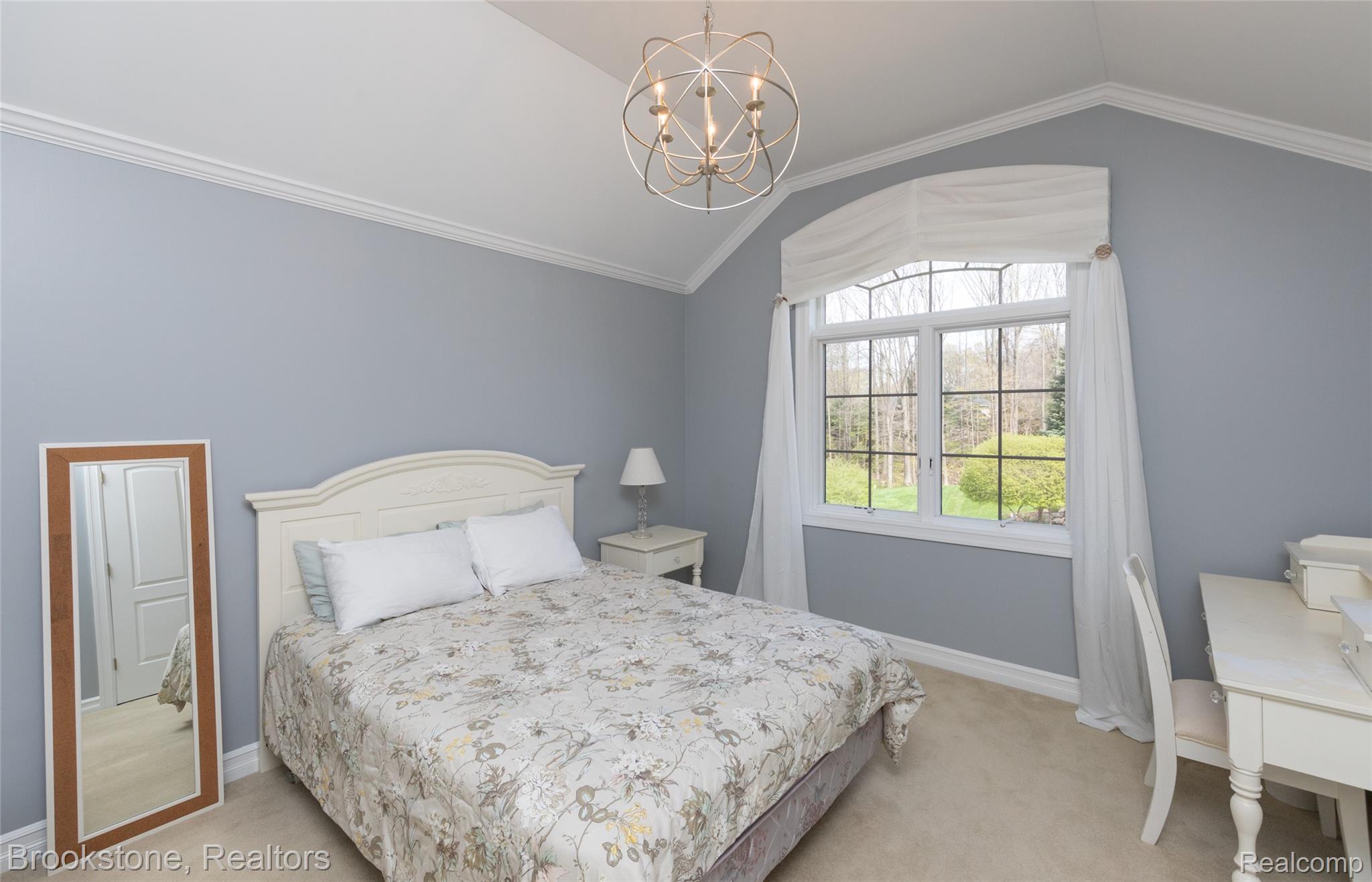 9811 KINGSTON POINTE
