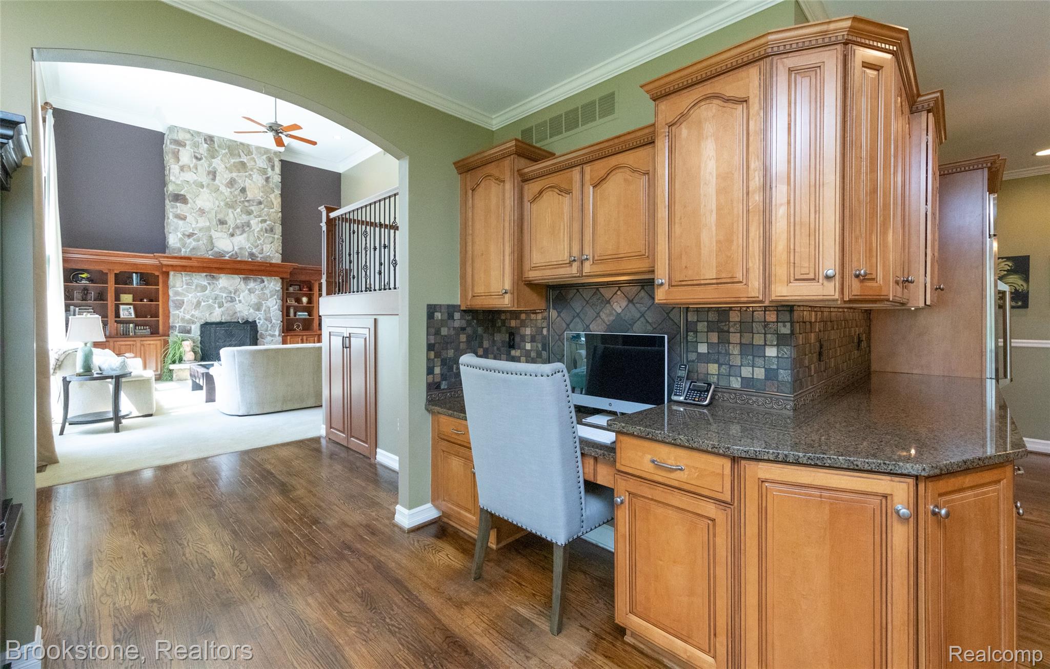 9811 KINGSTON POINTE