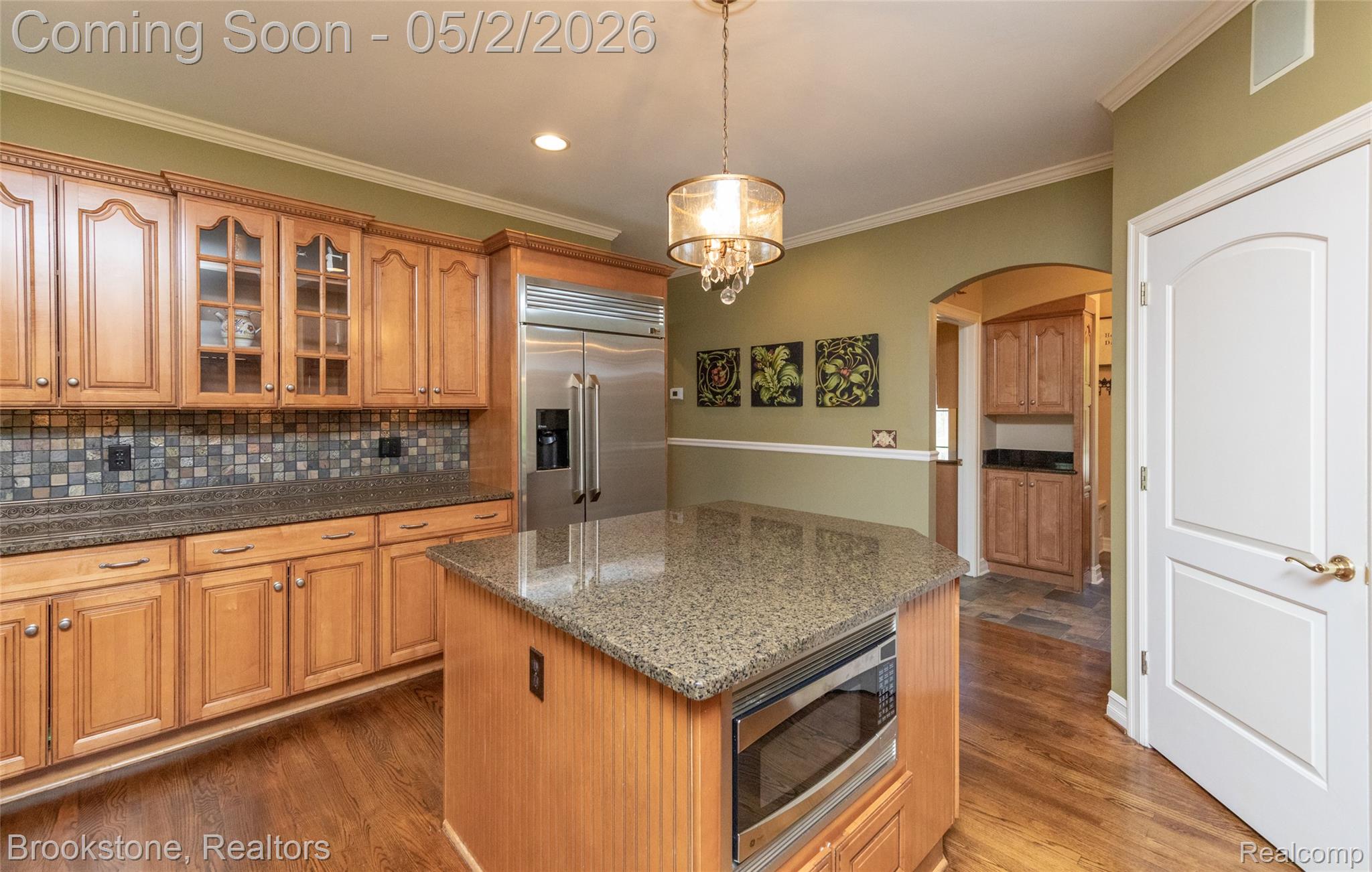 9811 KINGSTON POINTE