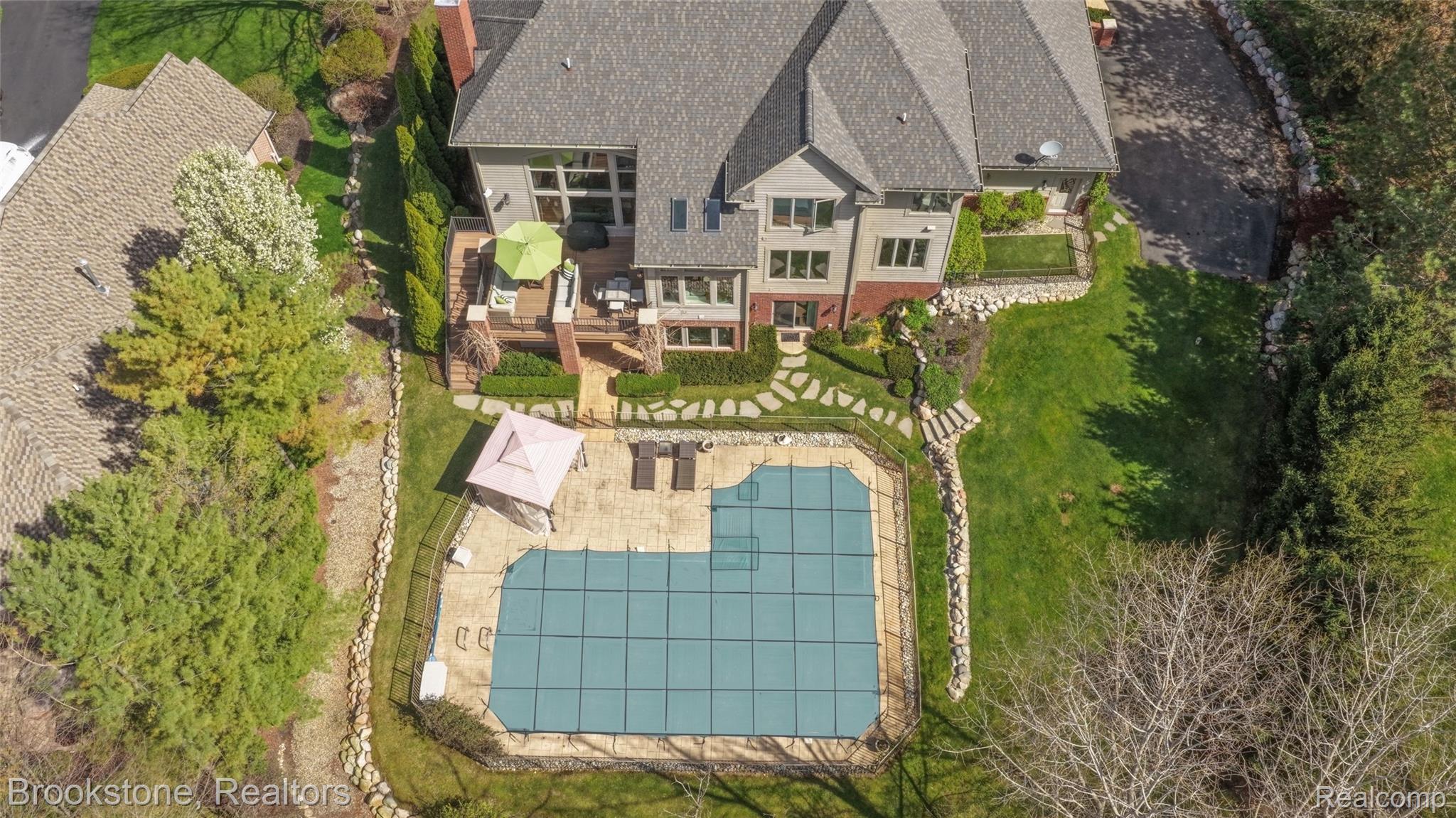 9811 KINGSTON POINTE