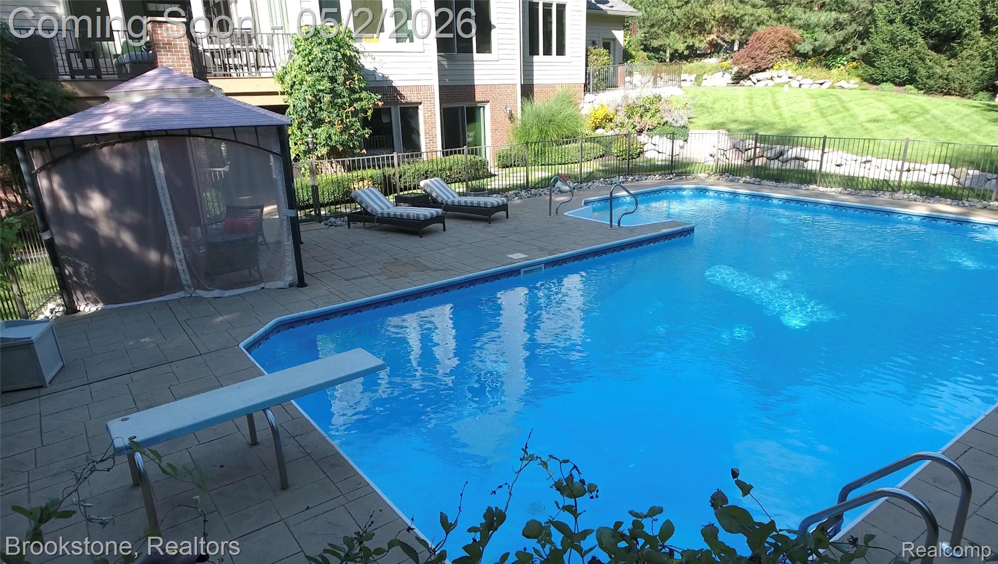 9811 KINGSTON POINTE