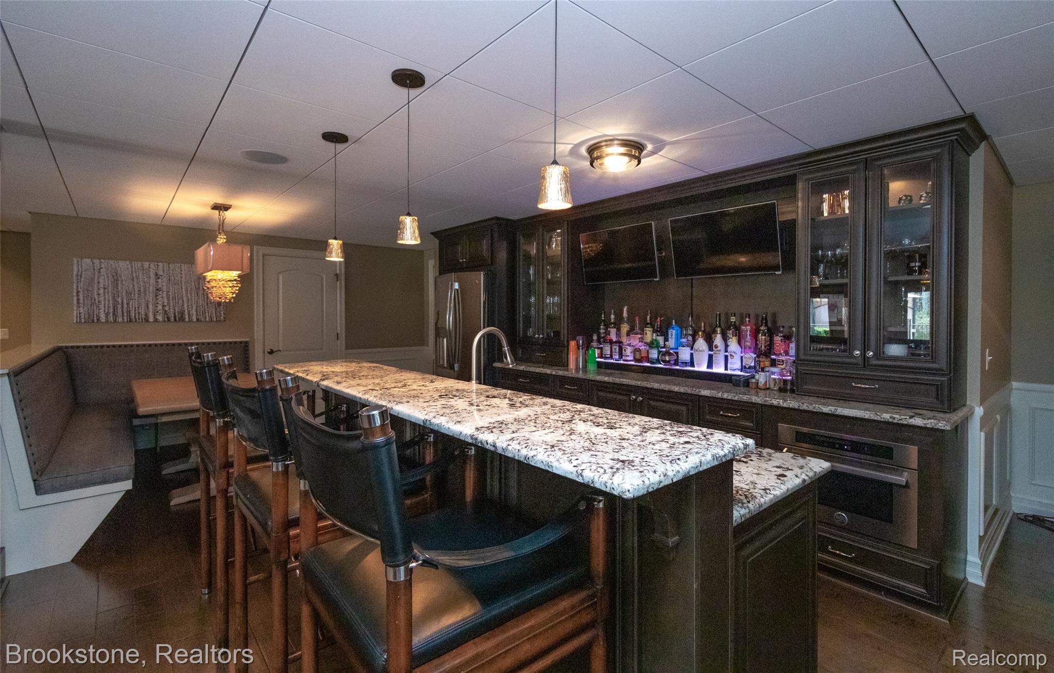 9811 KINGSTON POINTE