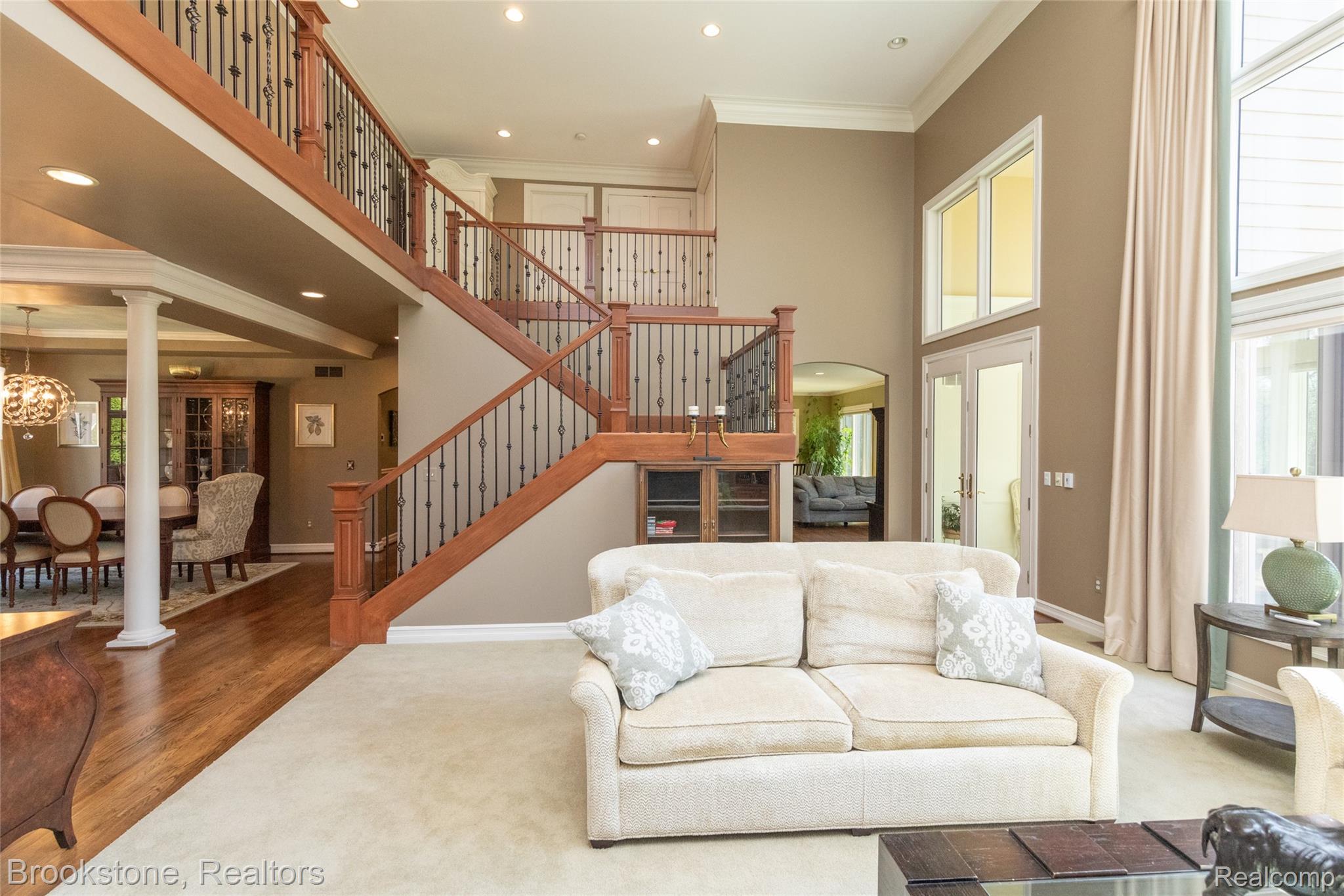 9811 KINGSTON POINTE