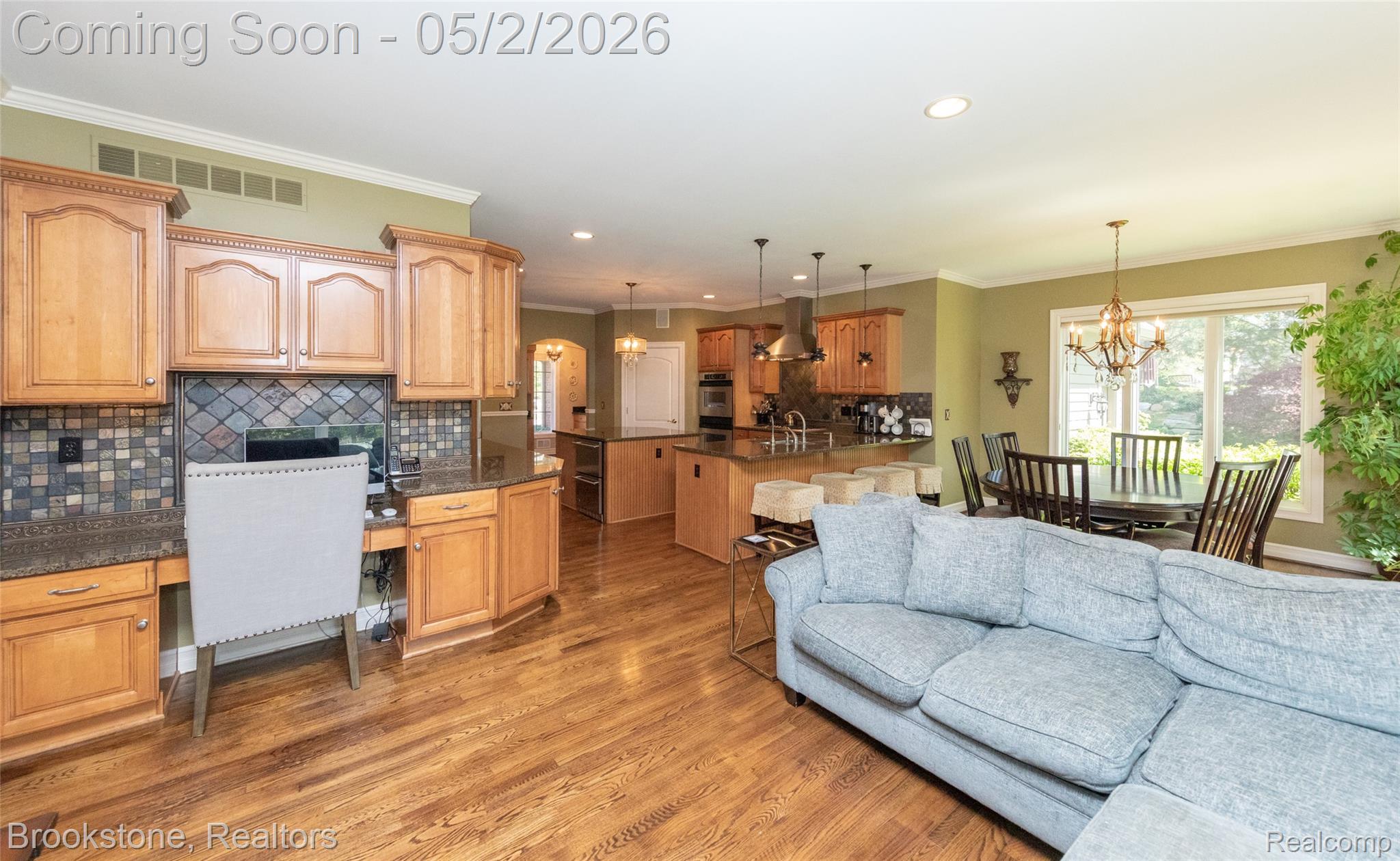 9811 KINGSTON POINTE