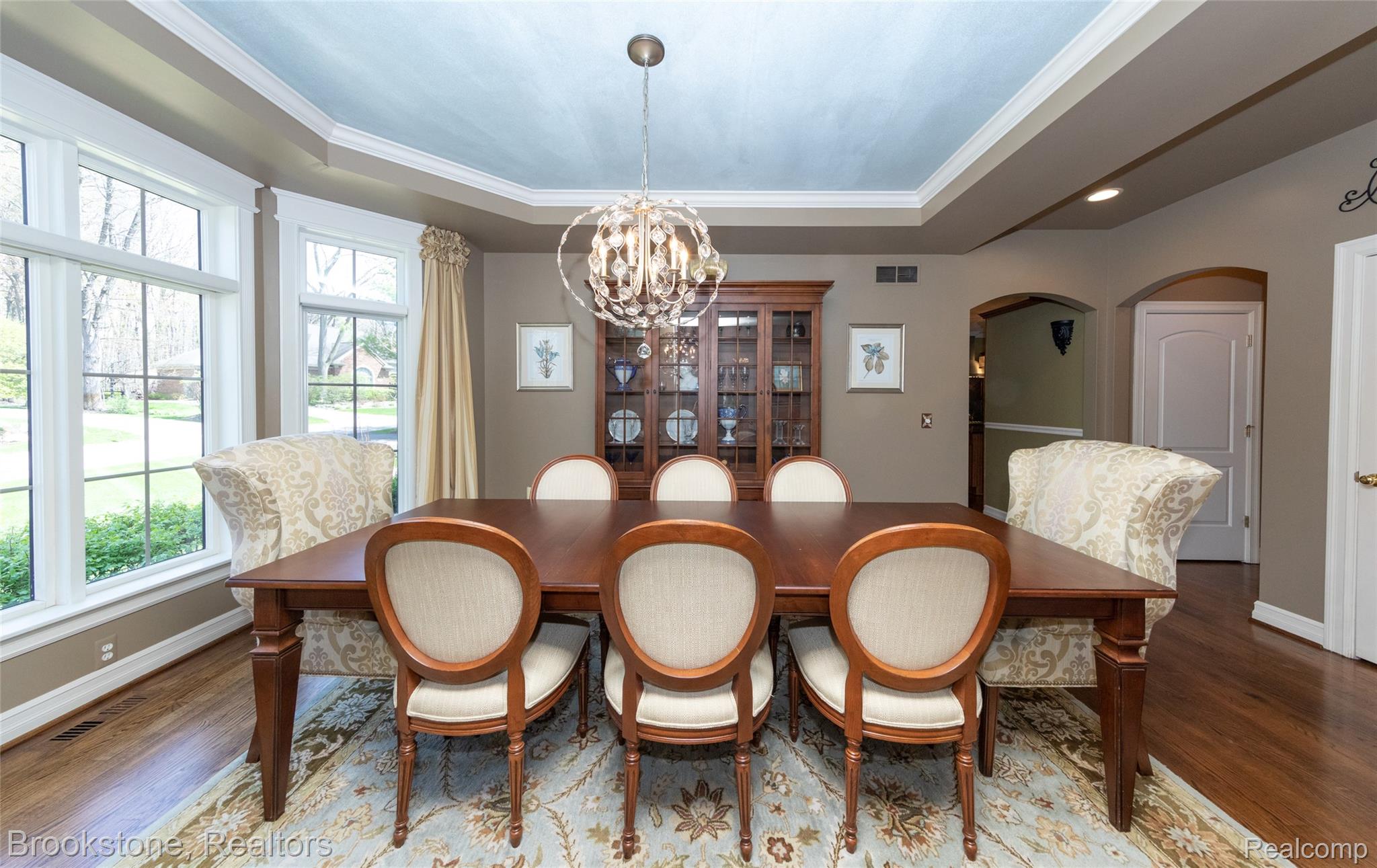 9811 KINGSTON POINTE