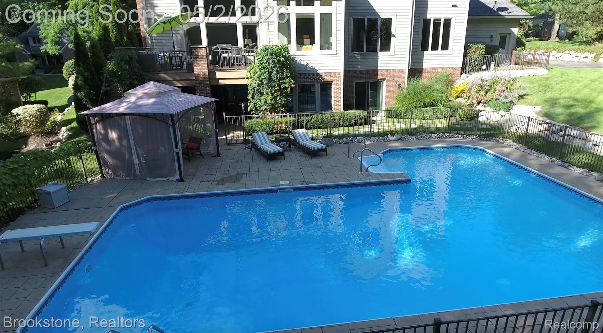 9811 KINGSTON POINTE