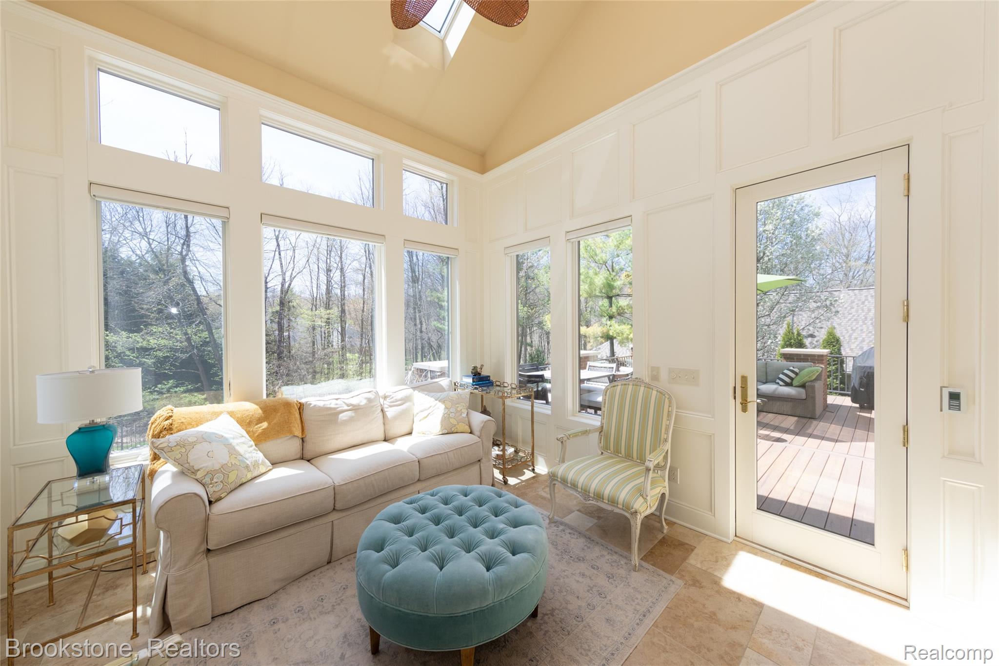 9811 KINGSTON POINTE