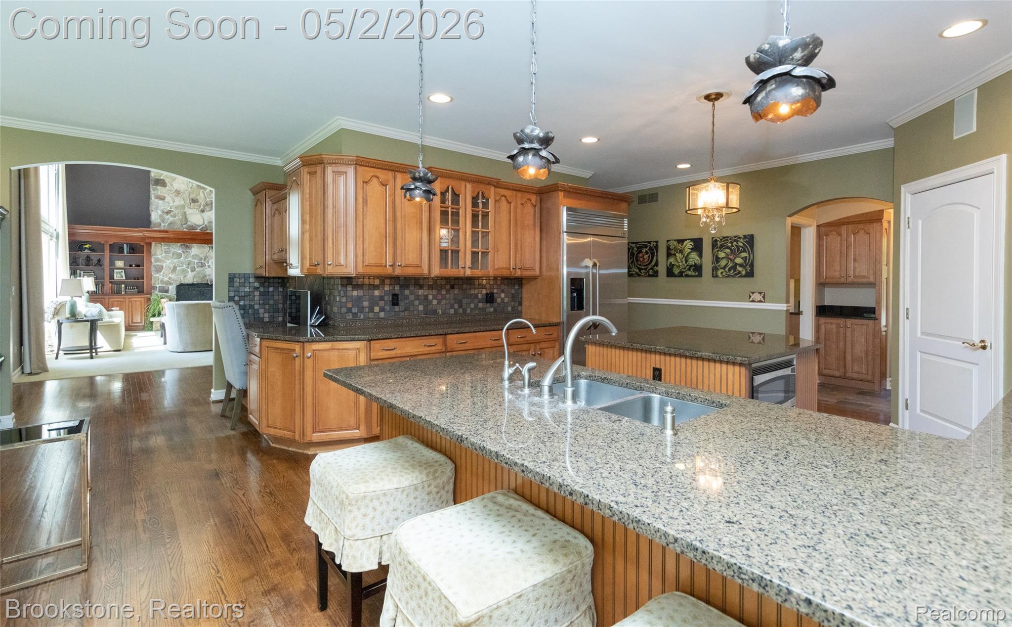 9811 KINGSTON POINTE