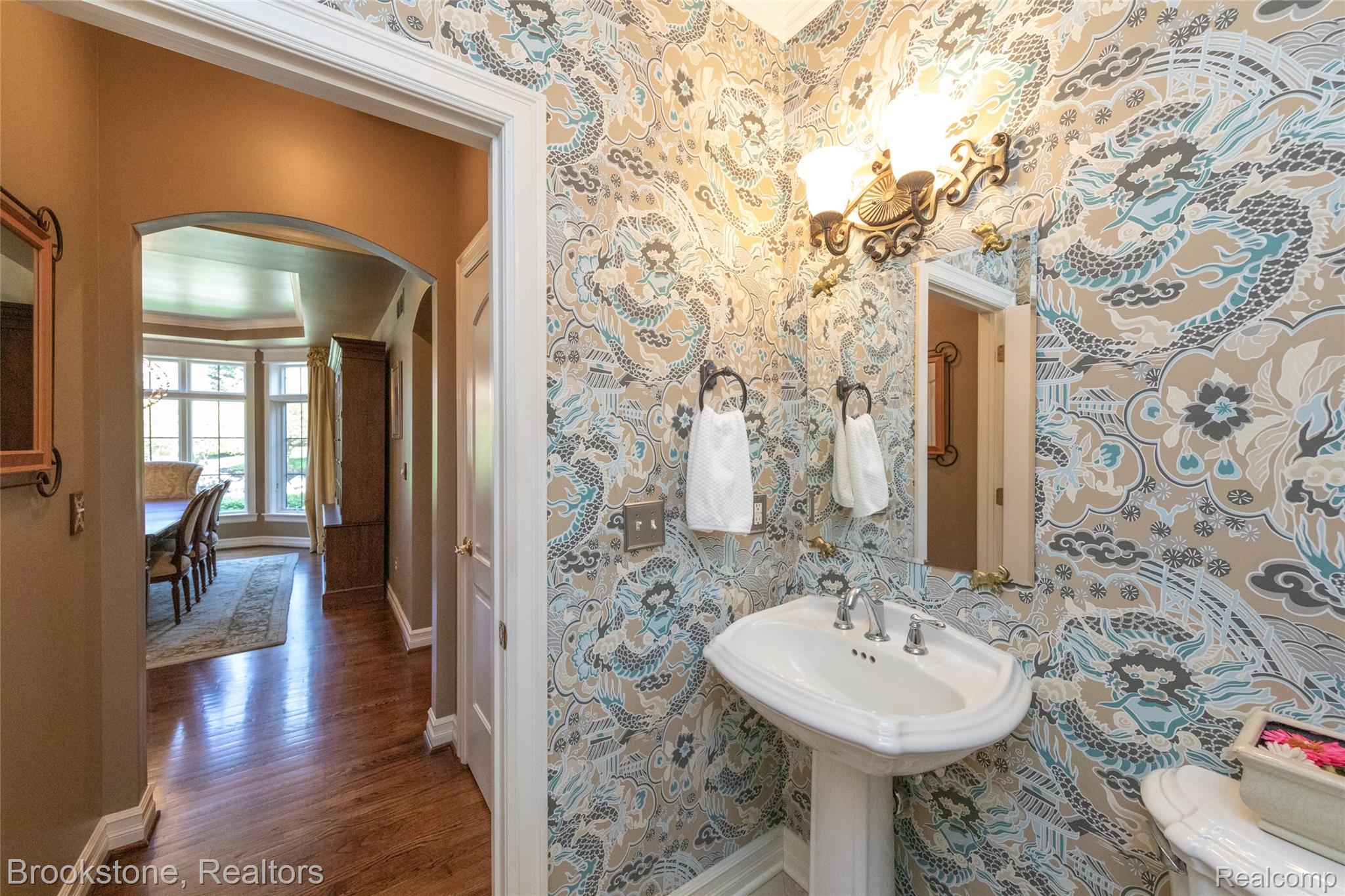 9811 KINGSTON POINTE