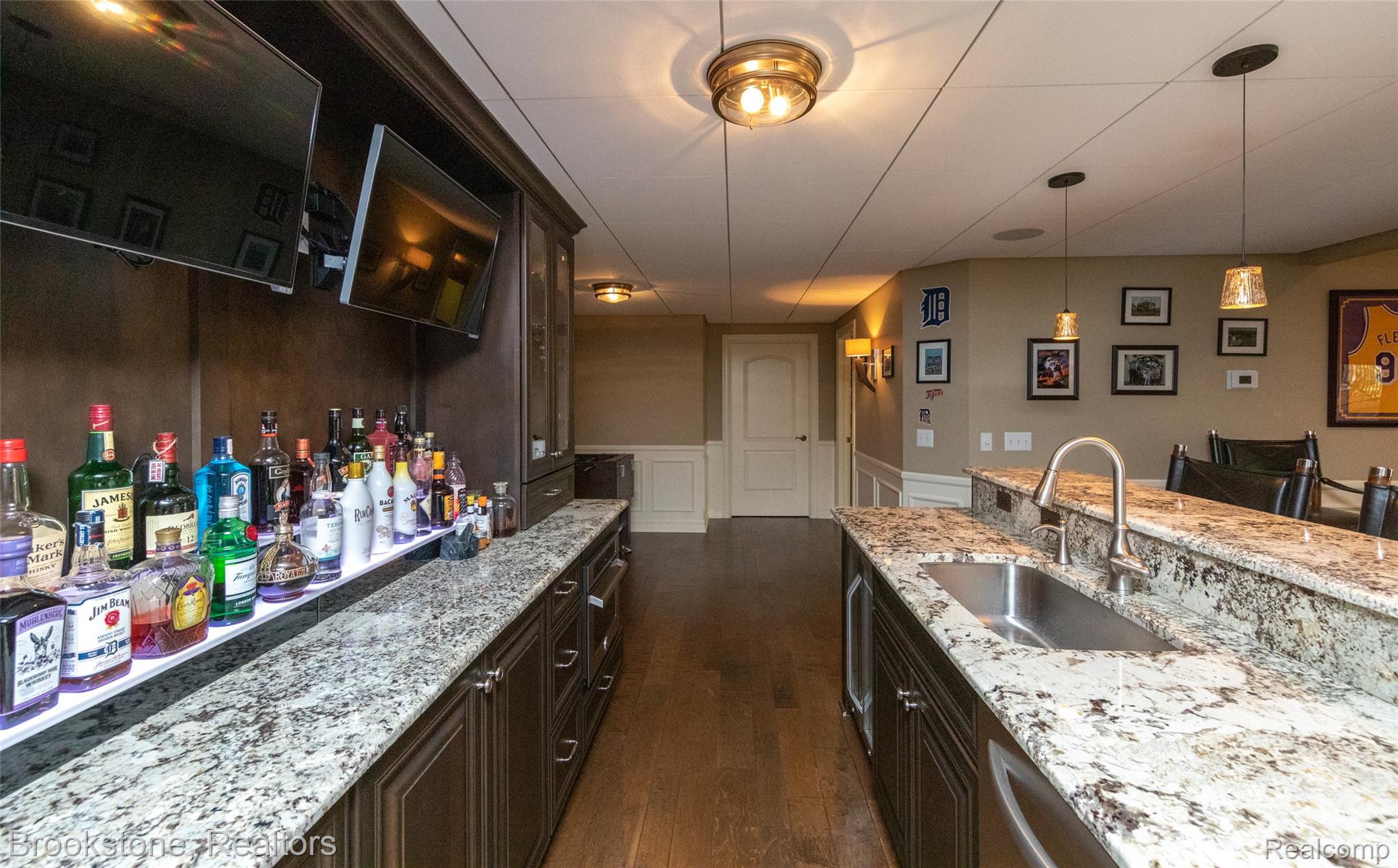 9811 KINGSTON POINTE