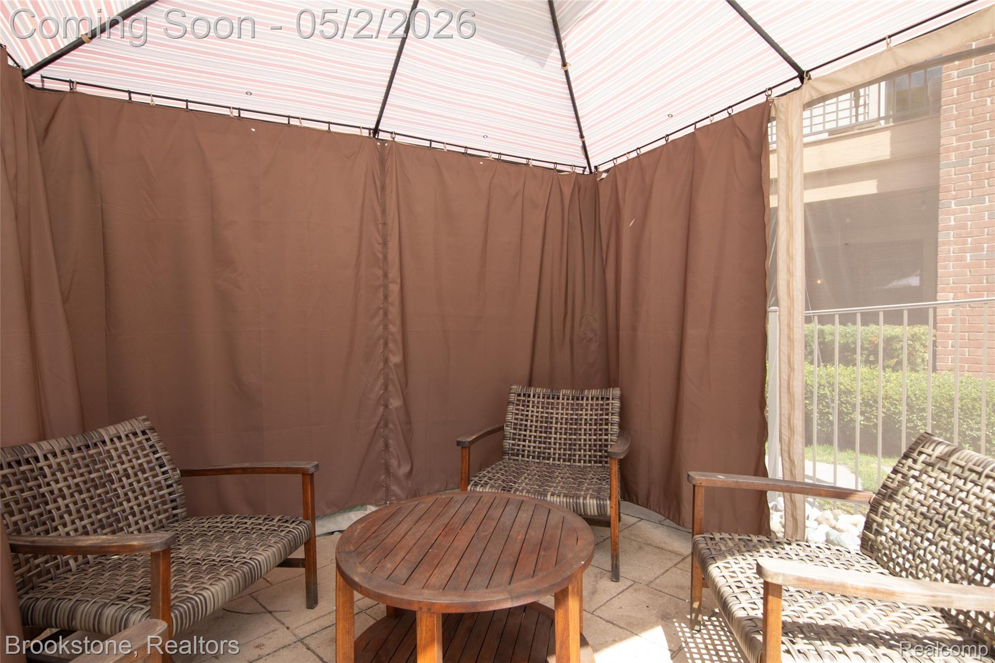 9811 KINGSTON POINTE